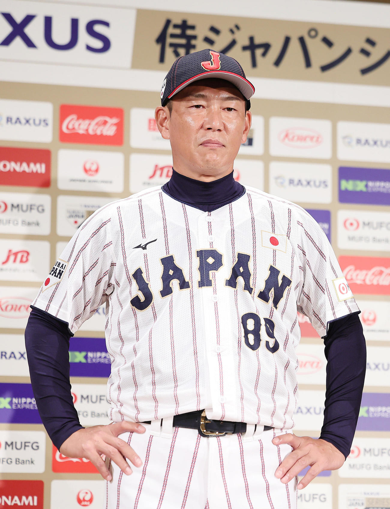 侍ジャパン新ユニホーム発表に臨む井端監督（撮影・足立雅史）