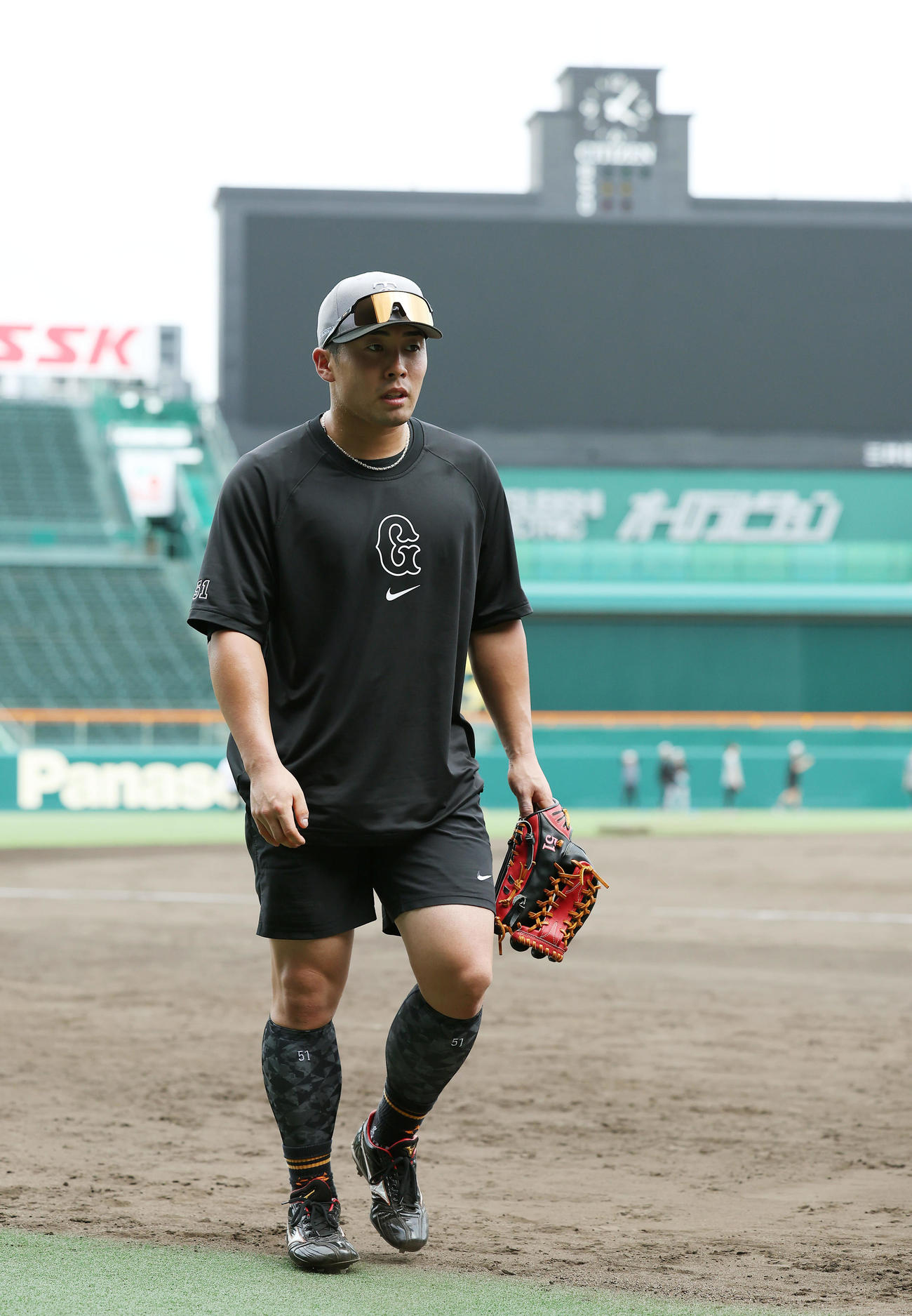 阪神対巨人　練習に臨む巨人浅野（撮影・前田充）