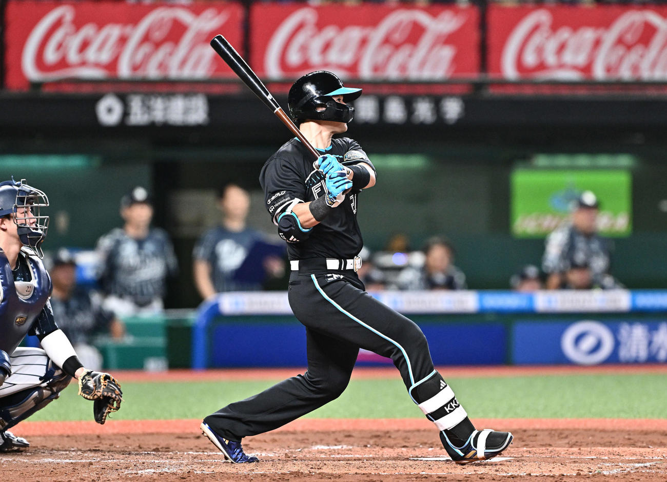 西武対日本ハム　3回表日本ハム1死一、二塁、清宮は右中間へ先制3点本塁打を放つ（撮影・滝沢徹郎）