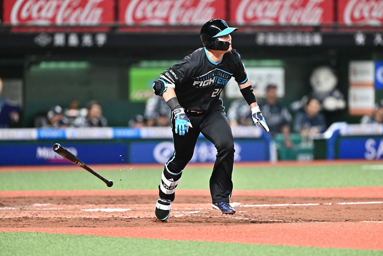 西武対日本ハム　3回表日本ハム1死一、二塁、清宮は右中間へ先制3点本塁打を放つ（撮影・滝沢徹郎）