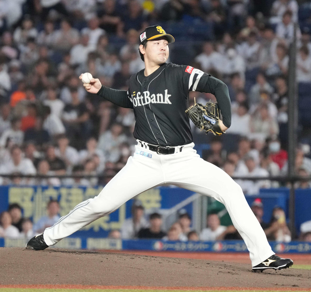 ロッテ対ソフトバンク　ソフトバンク先発の有原（撮影・小沢裕）