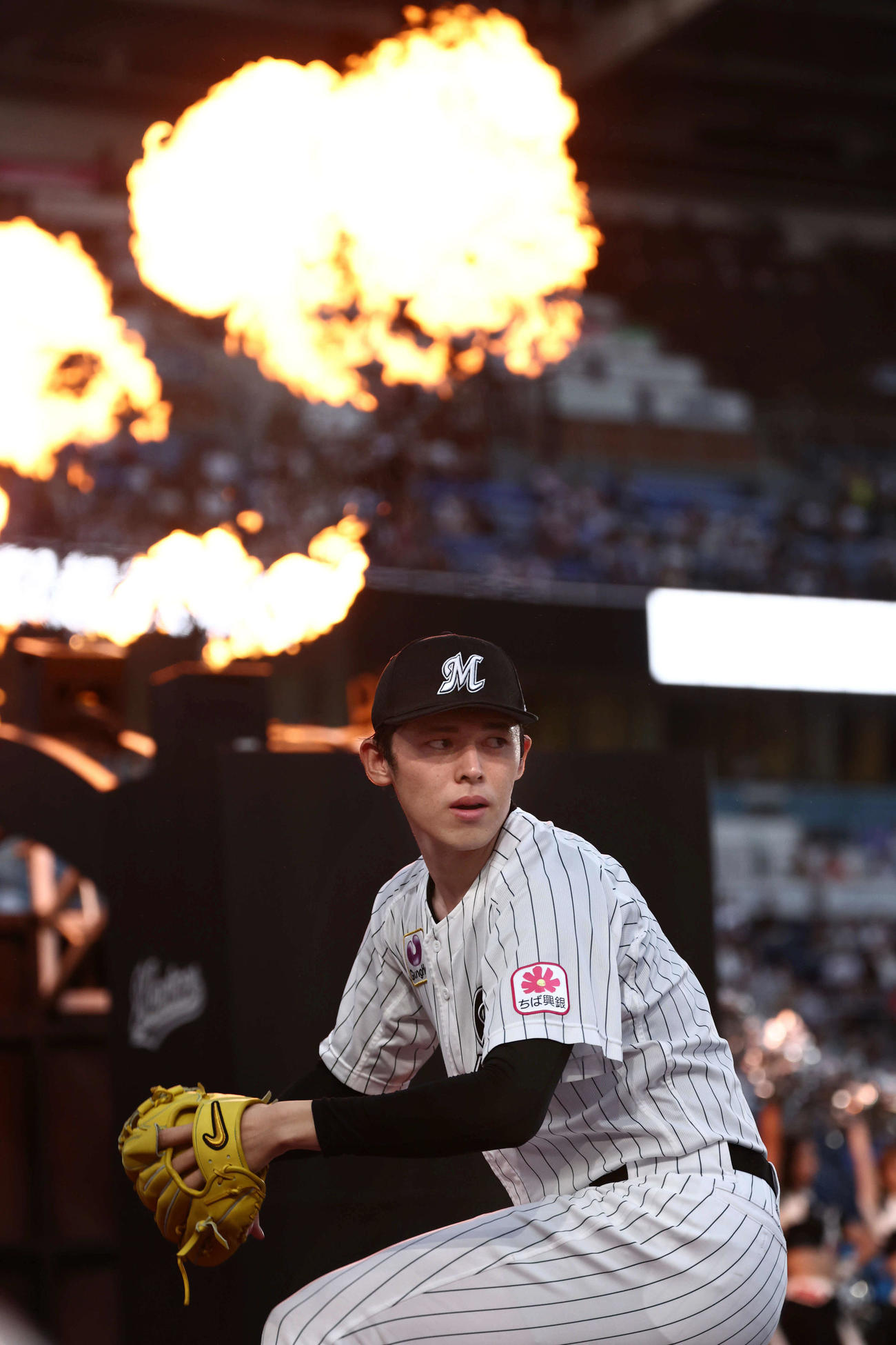 ロッテ対ソフトバンク　　開始前、キャッチボールするロッテ佐々木朗（撮影・河田真司）