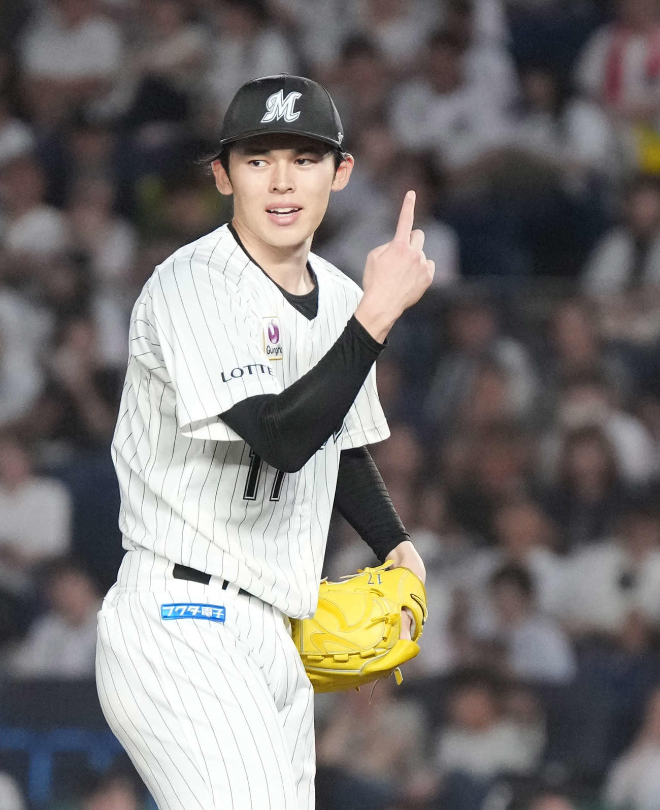 ロッテ対ソフトバンク　7回表ソフトバンク無死、栗原陵矢のスイングを審判にアピールするロッテ先発の佐々木（撮影・小沢裕）