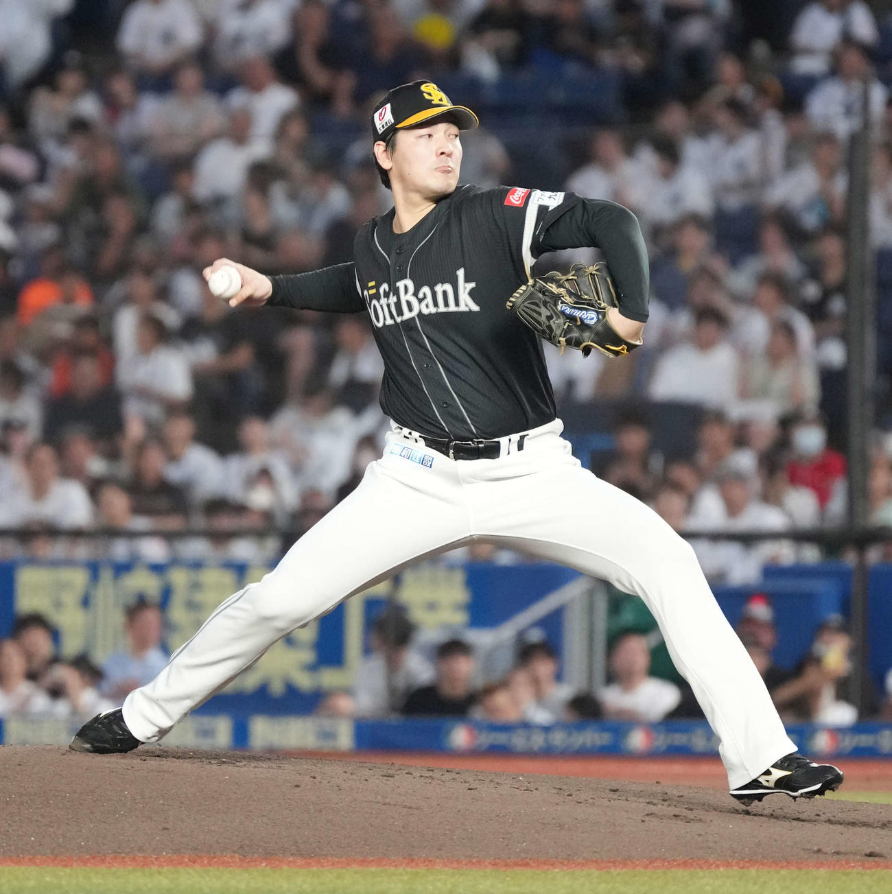 ロッテ対ソフトバンク　ソフトバンク先発の有原（撮影・小沢裕）