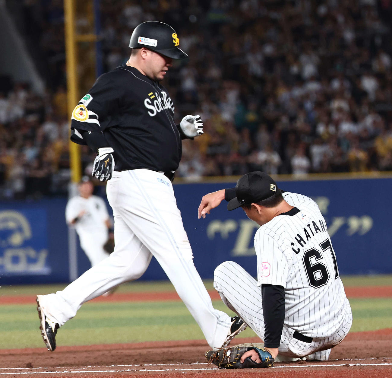 ロッテ対ソフトバンク　7回表ソフトバンク1死、三ゴロに倒れる山川（撮影・河田真司）