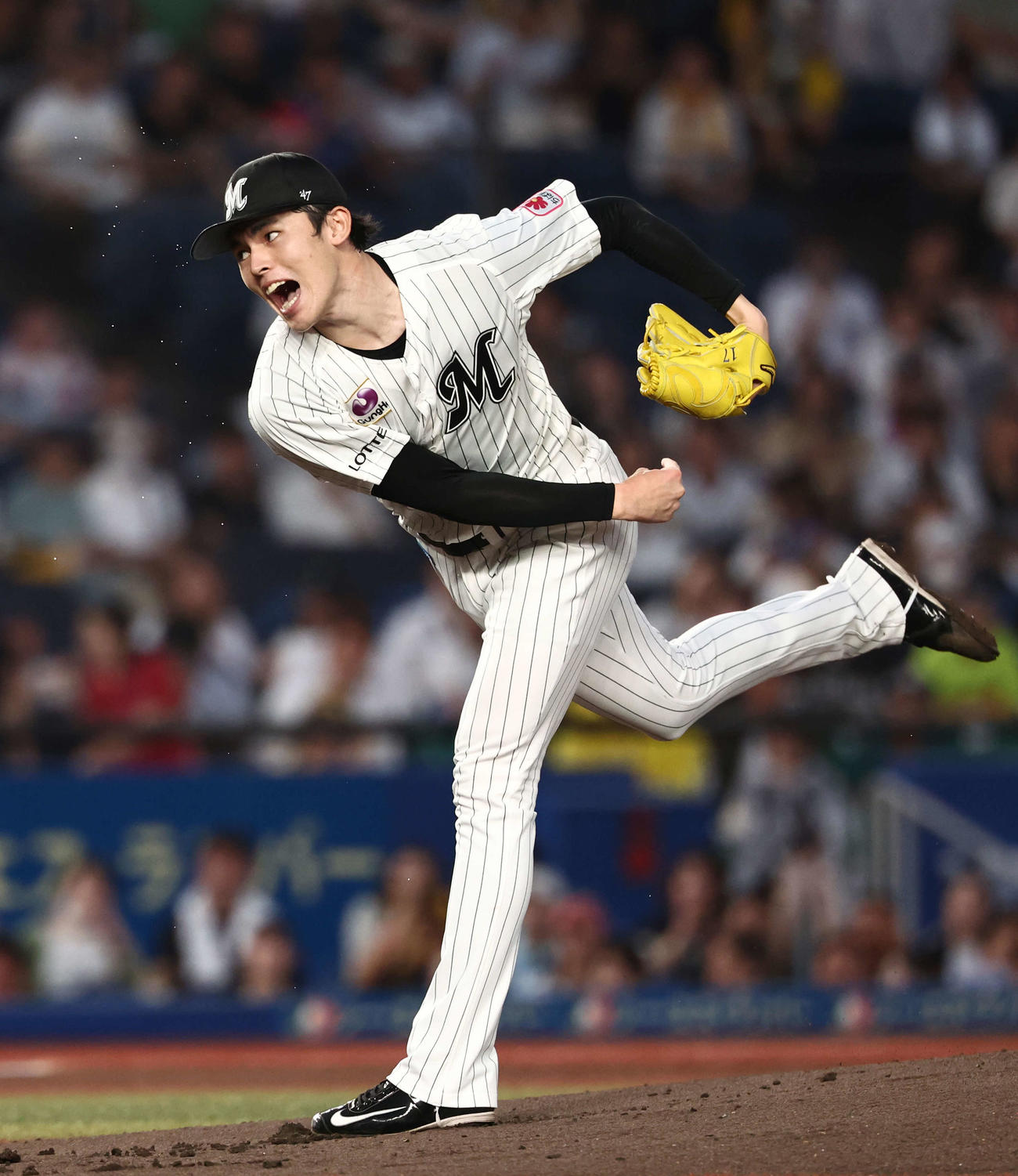 ロッテ対ソフトバンク　　先発登板するロッテ佐々木朗（撮影・河田真司）