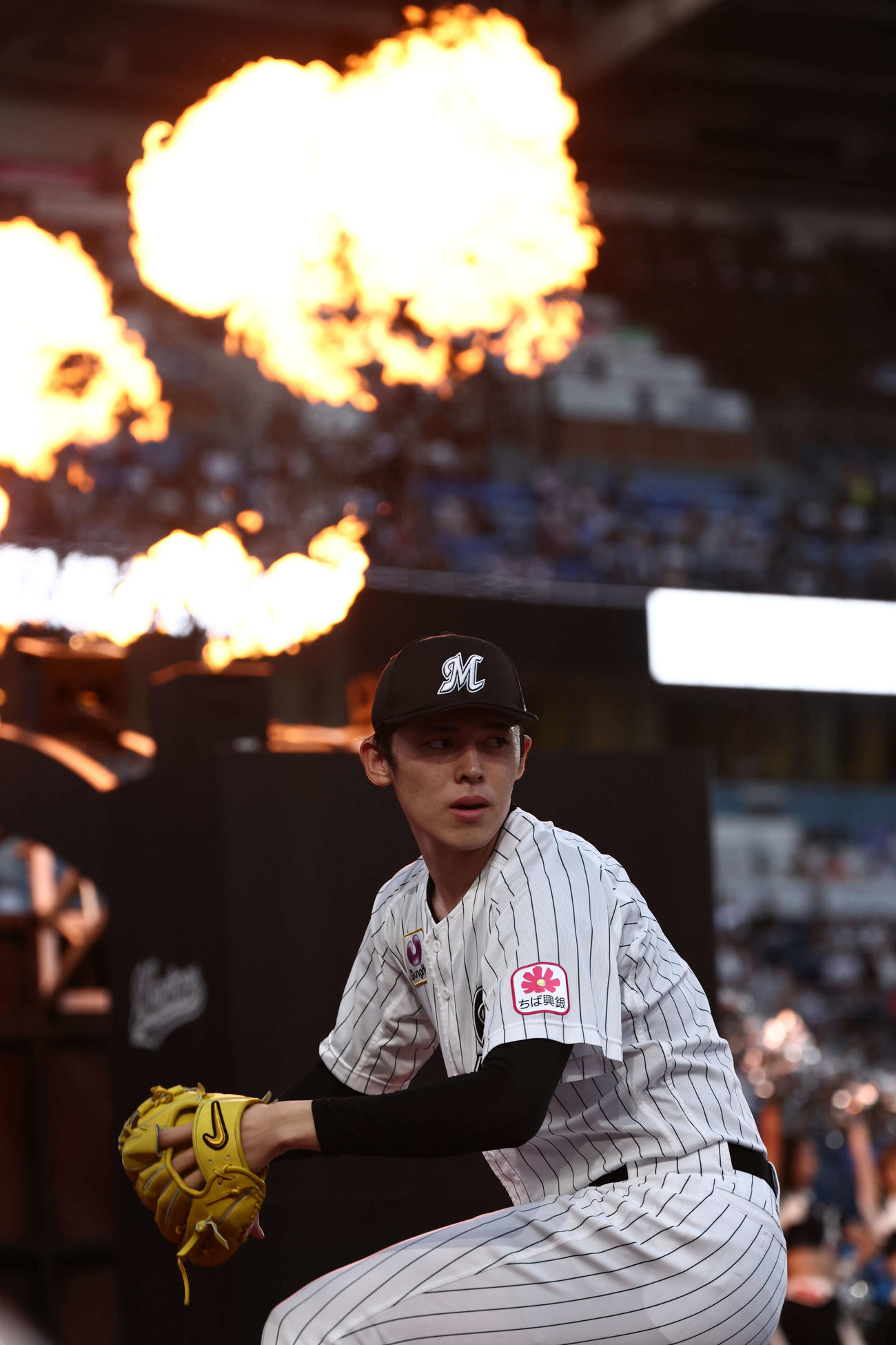 ロッテ対ソフトバンク　　開始前、キャッチボールするロッテ佐々木朗（撮影・河田真司）