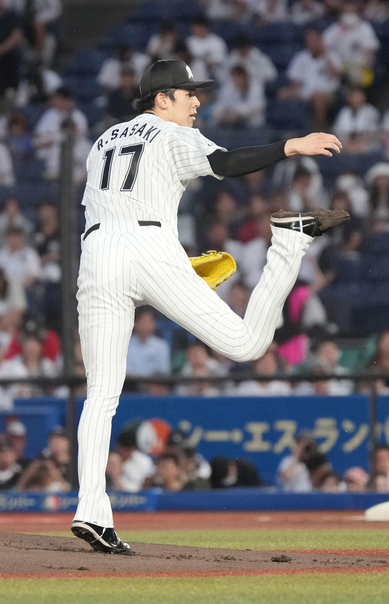 ロッテ対ソフトバンク　ロッテ先発の佐々木（撮影・小沢裕）