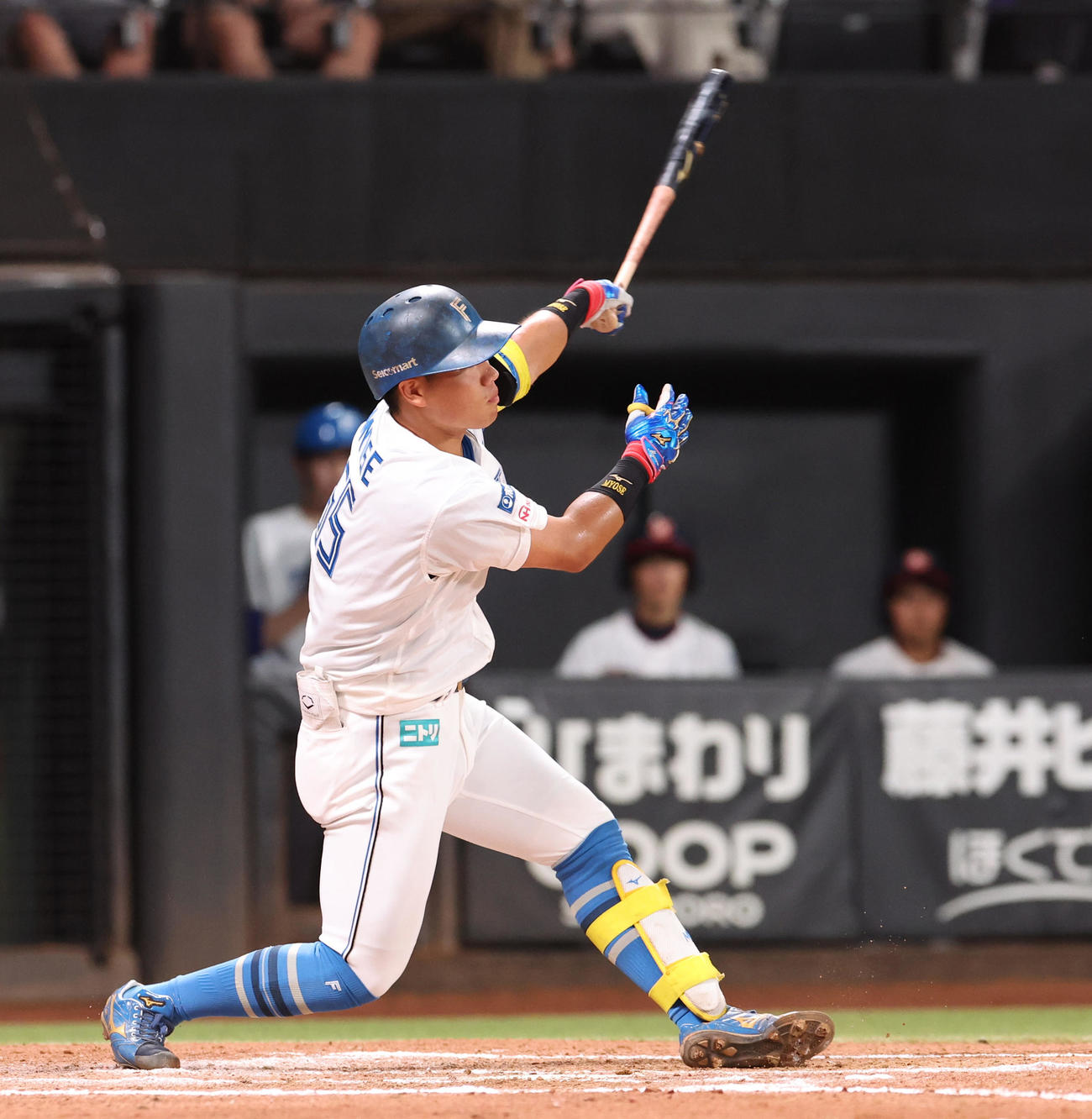 日本ハム2軍対北海道社会人・大学選抜　7回裏日本ハム2軍2死一塁、明瀬は適時二塁打を放つ（撮影・佐藤翔太）