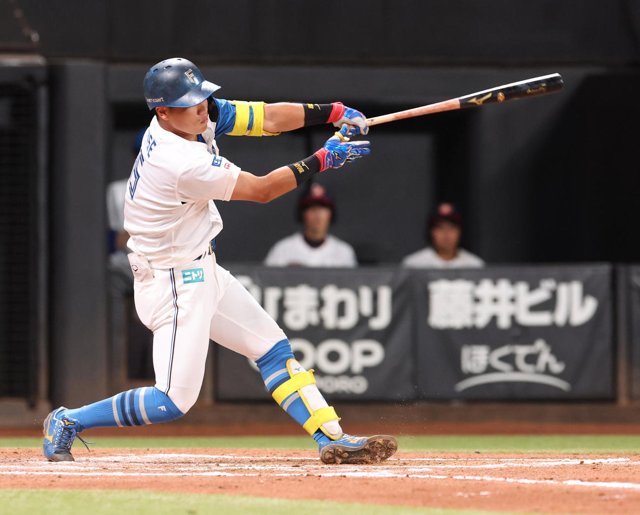 日本ハム2軍対北海道社会人・大学選抜　7回裏日本ハム2軍2死一塁、明瀬は適時二塁打を放つ（撮影・佐藤翔太）