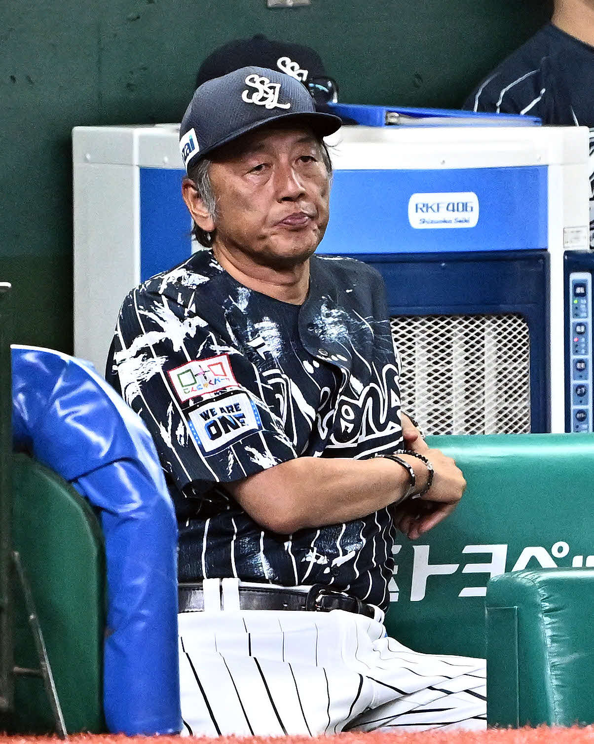 西武対日本ハム　戦況を見守る西武渡辺GM兼監督代行（撮影・滝沢徹郎）