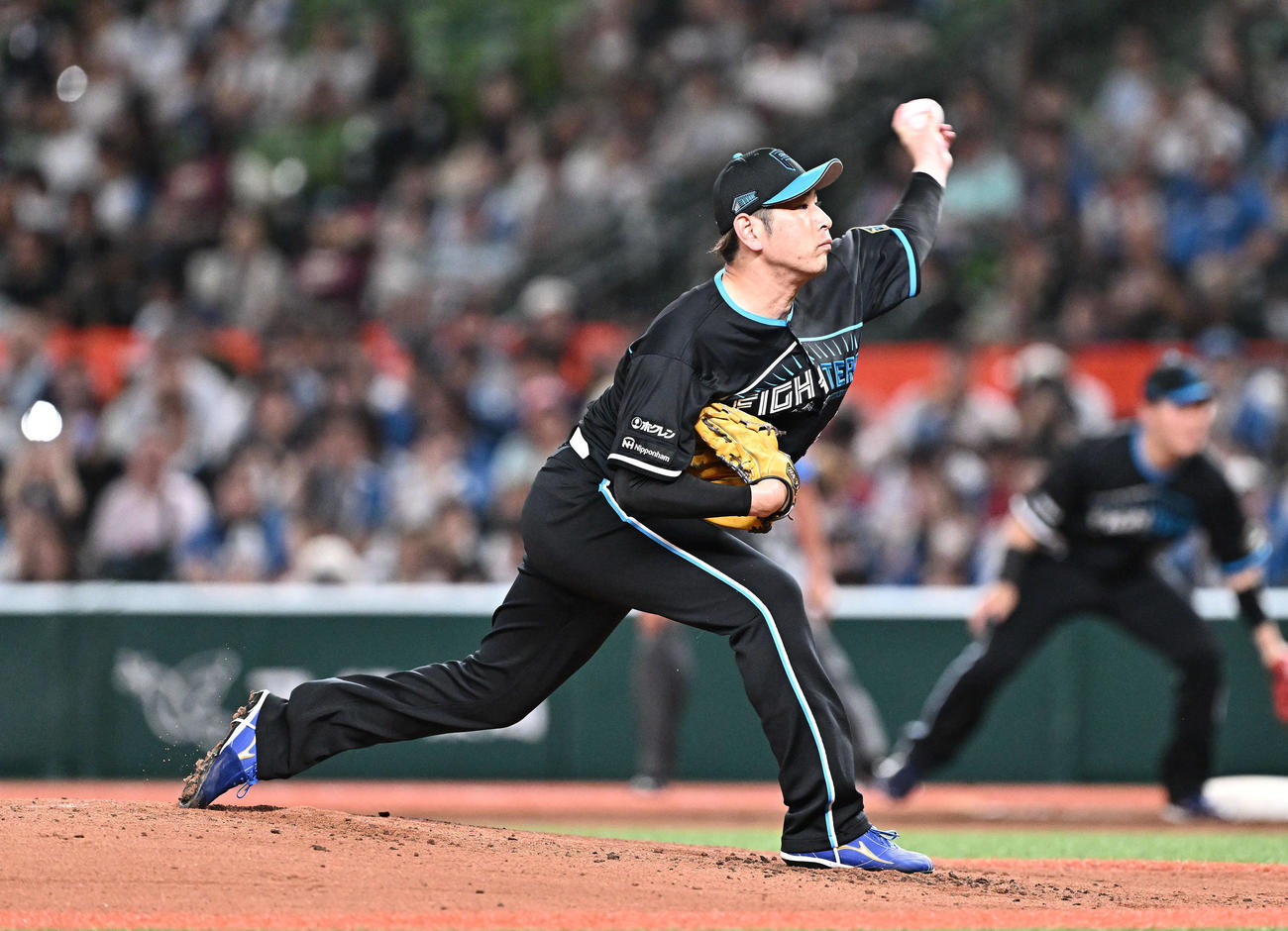 西武対日本ハム　力投する日本ハム先発の加藤貴（撮影・滝沢徹郎）