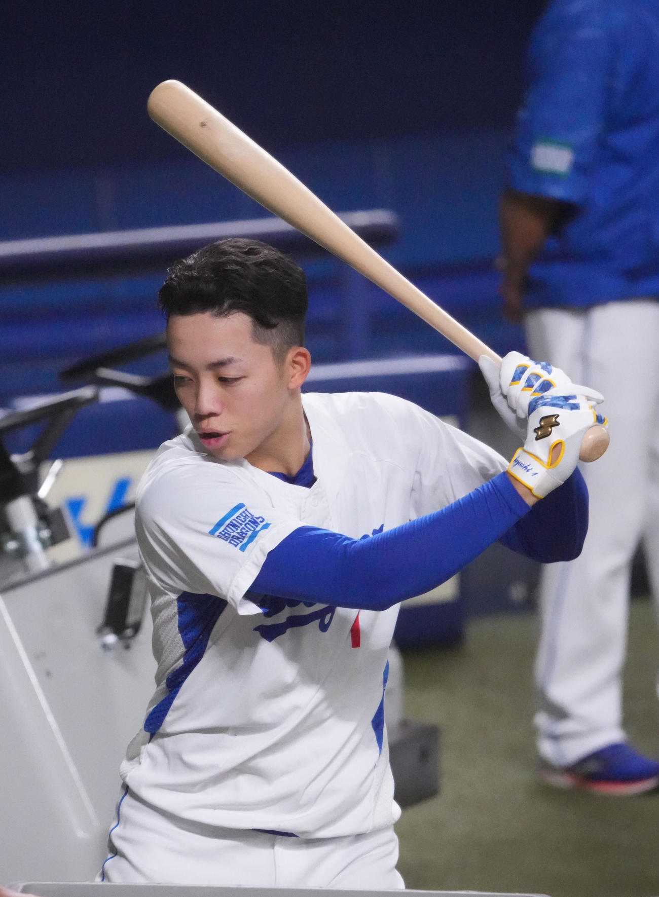 打撃練習をする岡林（撮影・森本幸一）