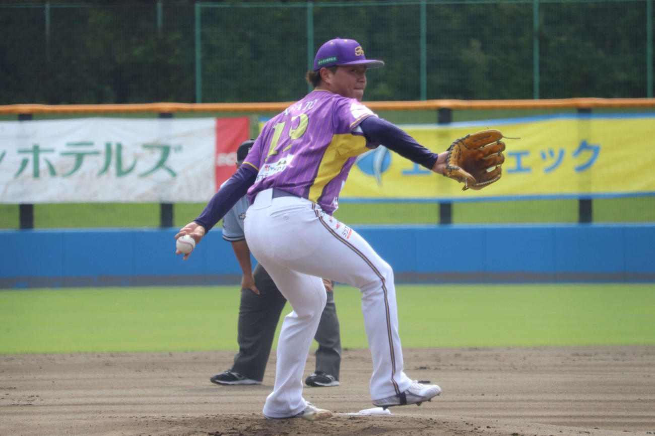 7回を投げ6安打2失点6三振のBC神奈川先発の安里（撮影・保坂淑子）
