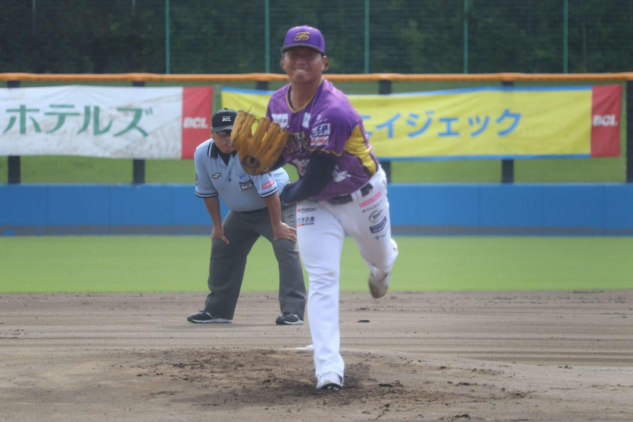 7回を投げ6安打2失点6三振のBC神奈川先発の安里（撮影・保坂淑子）