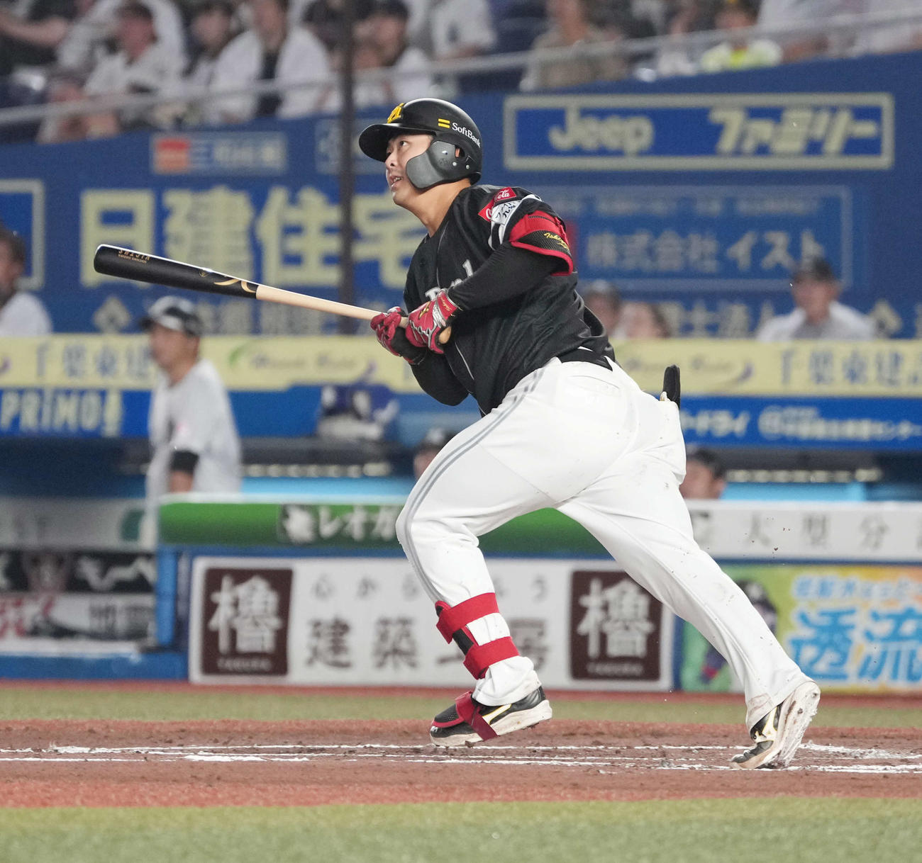 ロッテ対ソフトバンク　6回表ソフトバンク＝2死二、三塁、石塚は左前に勝ち越しの2点適時打を放つ（撮影・小沢裕）