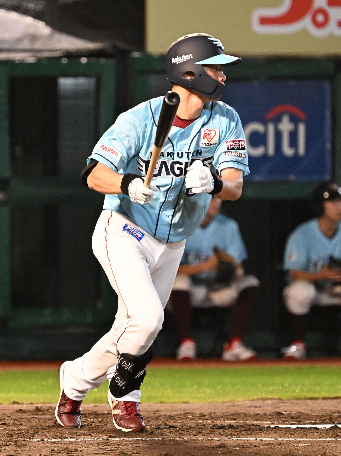 楽天対オリックス　1回裏楽天1死二塁、辰己が左前打を放つ（撮影・千葉一成）