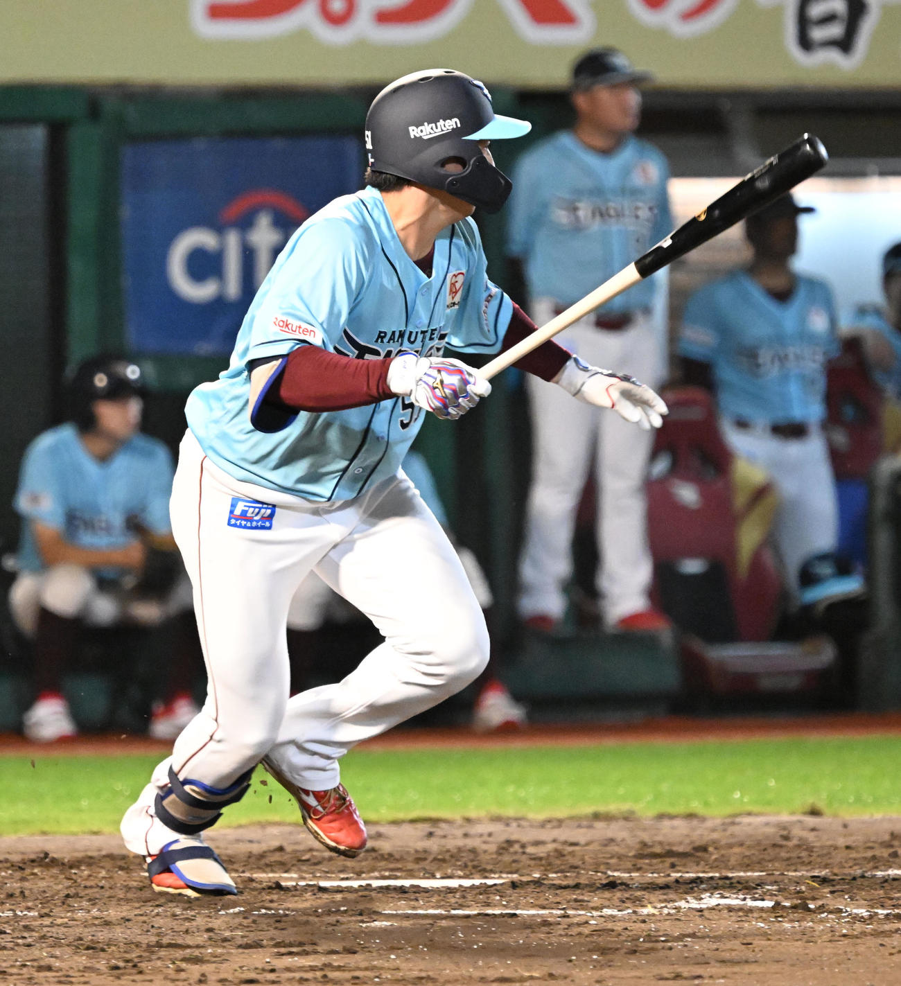 楽天対オリックス　1回裏楽天2死2死満塁、先制の好機に三ゴロに倒れる小郷（撮影・千葉一成）