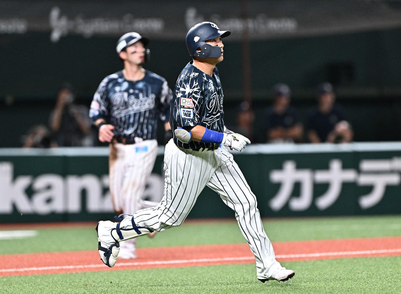 西武対日本ハム　8回裏西武2死三塁、代打栗山は右越え2点本塁打を放つ（撮影・滝沢徹郎）