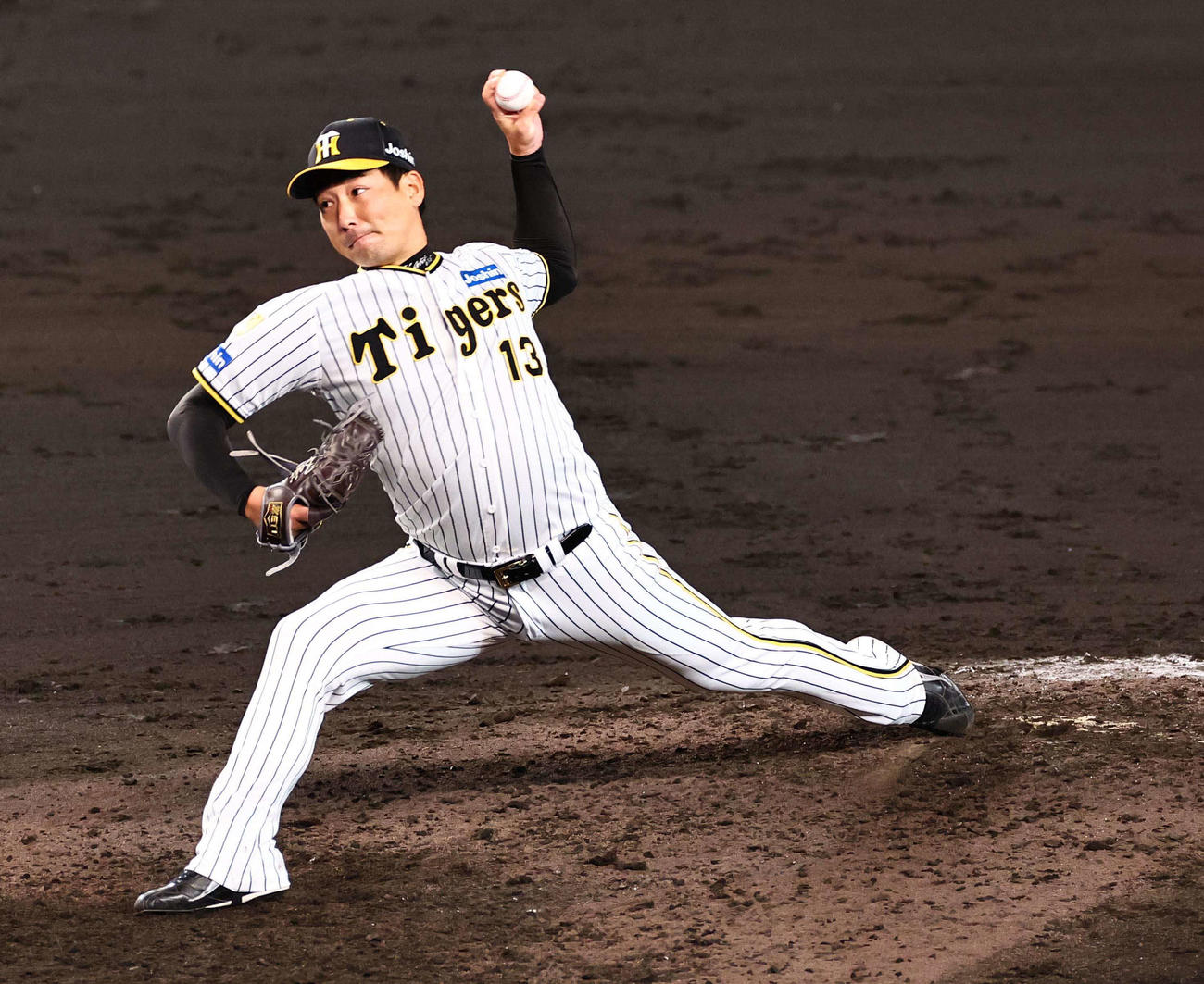 阪神対巨人　阪神岩崎は4番として登板し21セーブ目をあげた（撮影・上田博志）