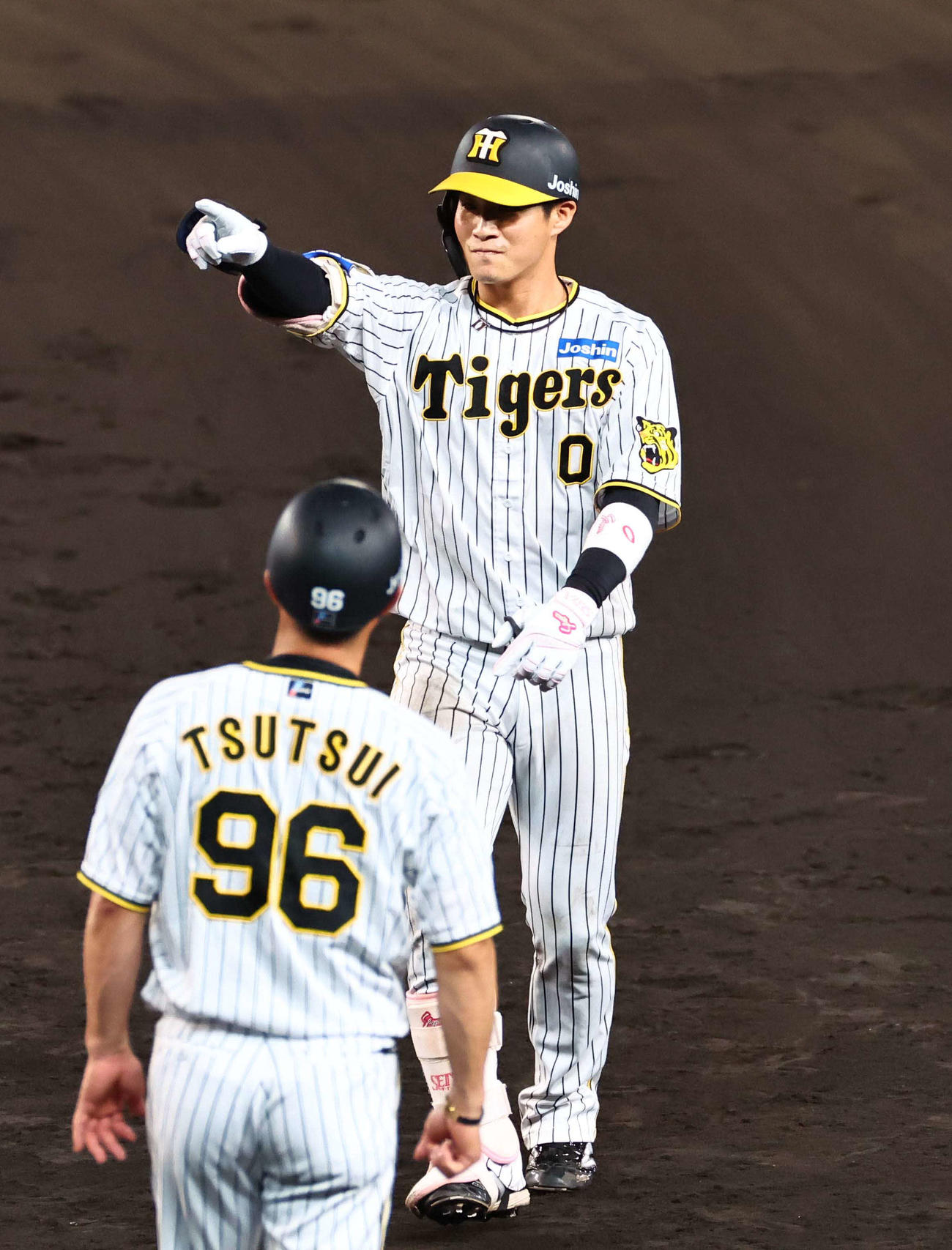 阪神対巨人　3回裏阪神無死、木浪は左前打を放つ（撮影・上田博志）
