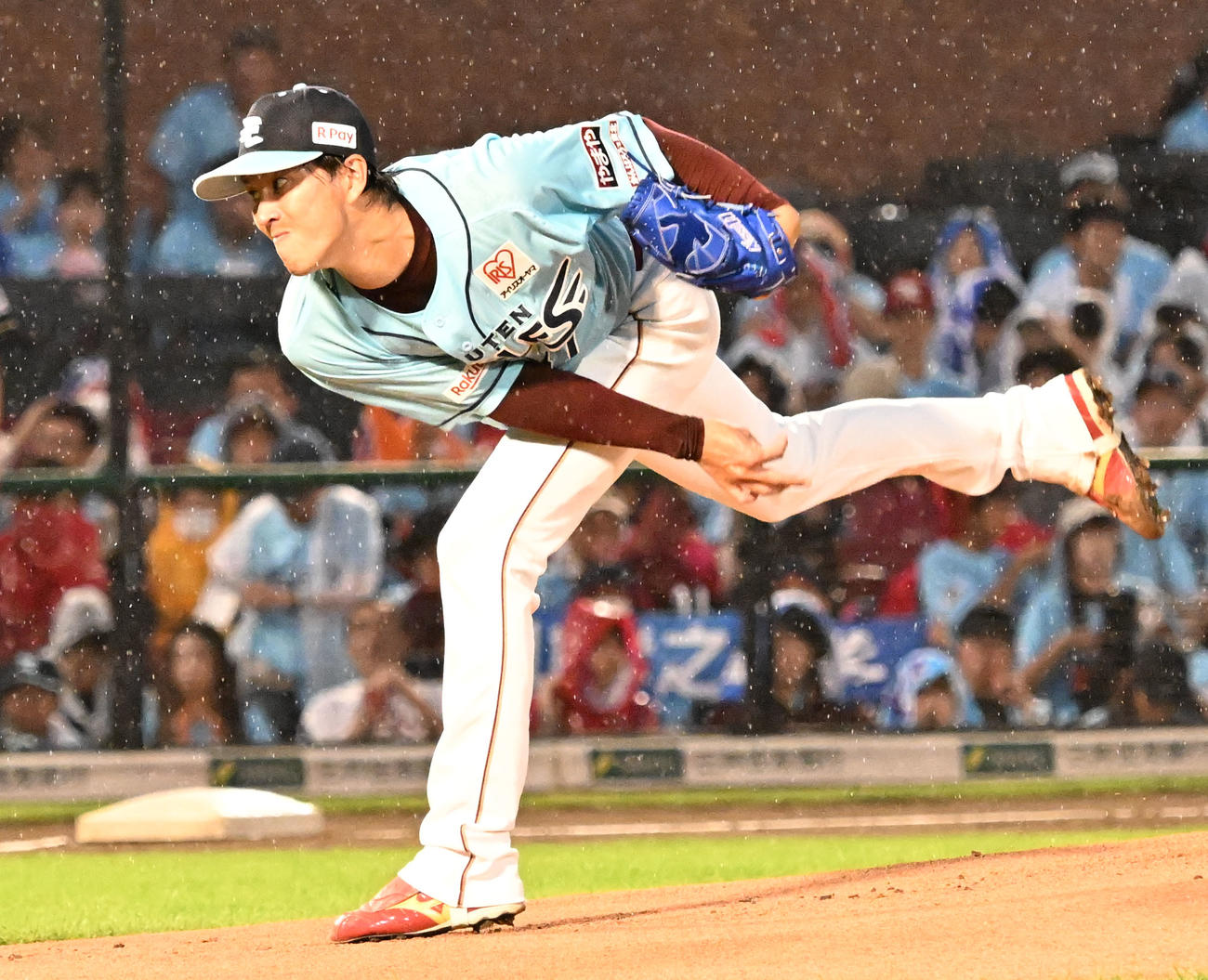 楽天対オリックス　力投する楽天先発の岸（撮影・千葉一成）