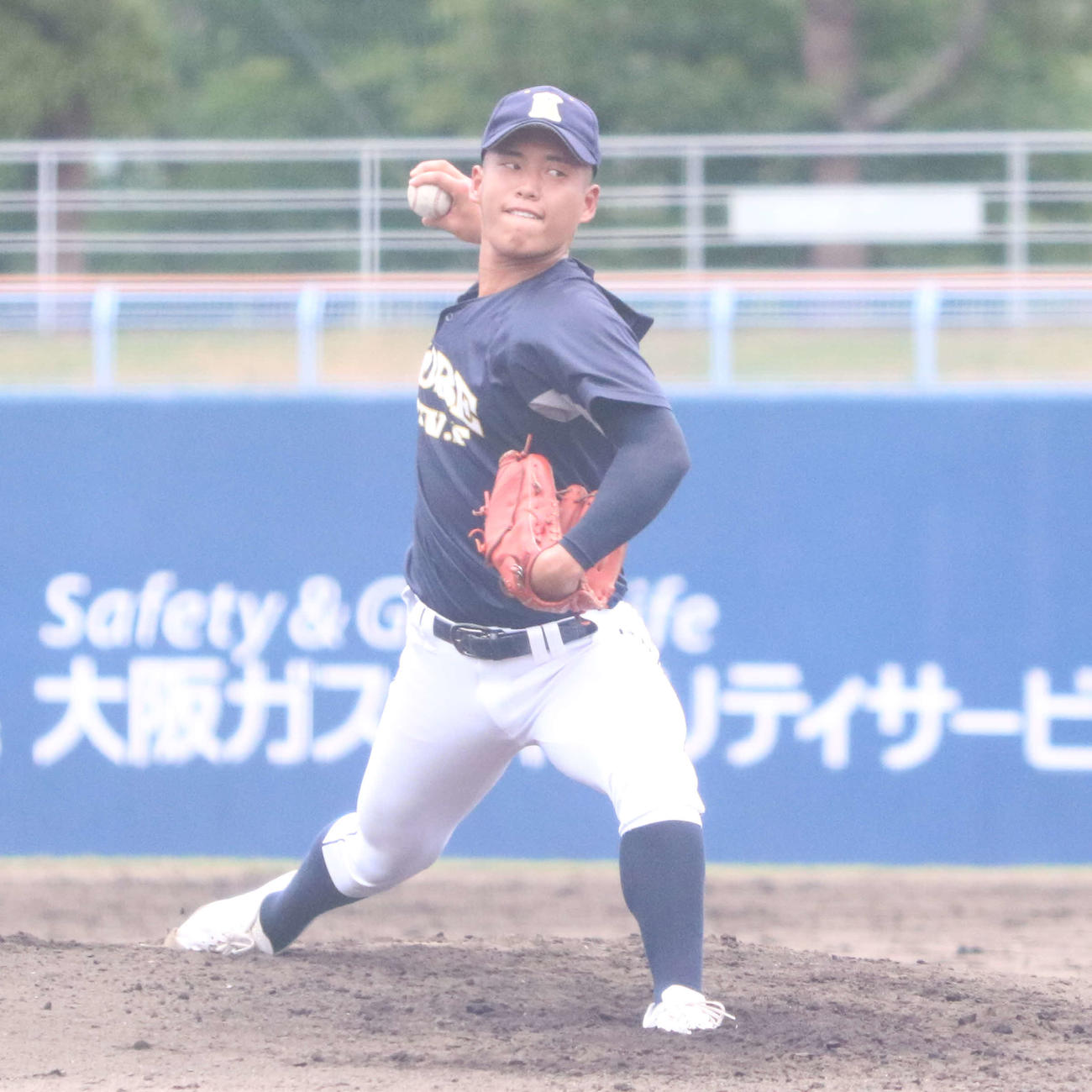 神戸医療未来大対大阪観光大　神戸医療未来大先発の鈴木（撮影・塚本光）