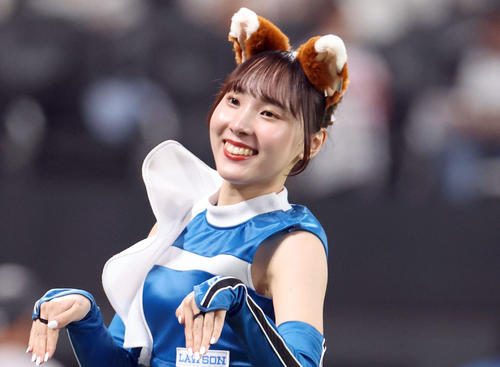 エスコンフィールドでパフォーマンスを行うファイターズガール長谷川陽花