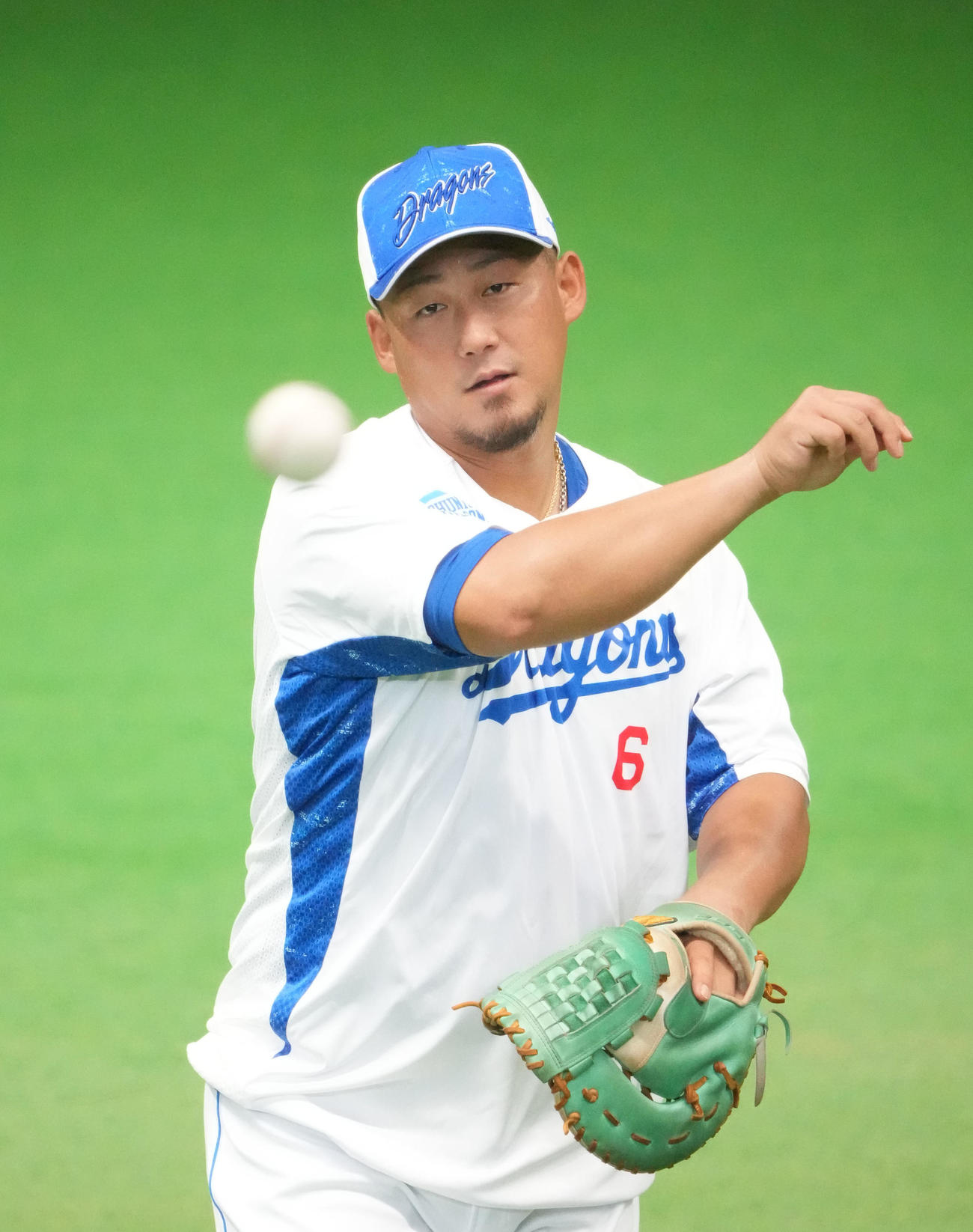 キャッチボールをする中田（撮影・森本幸一）