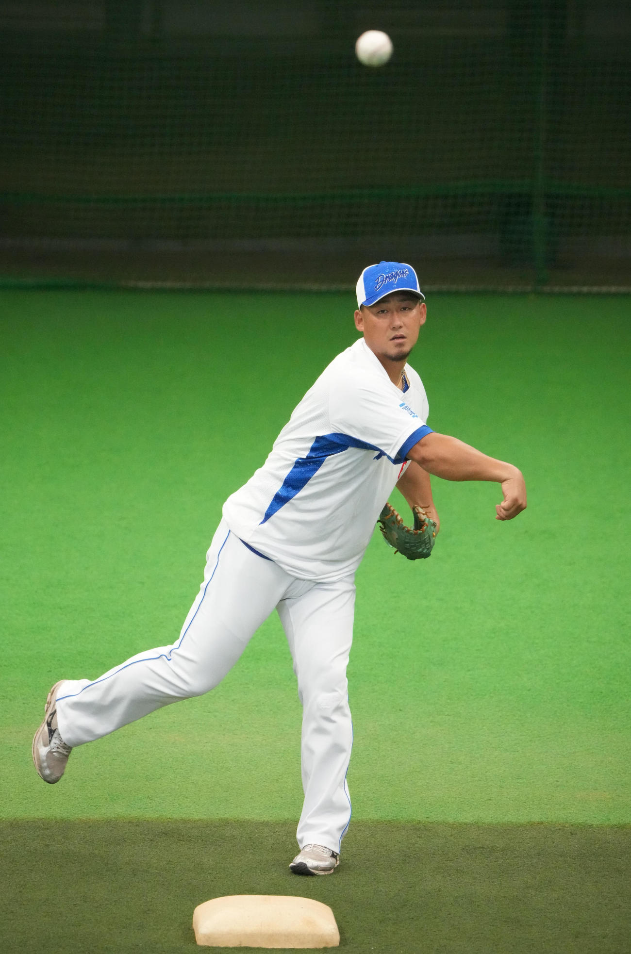 キャッチボールをする中田（撮影・森本幸一）