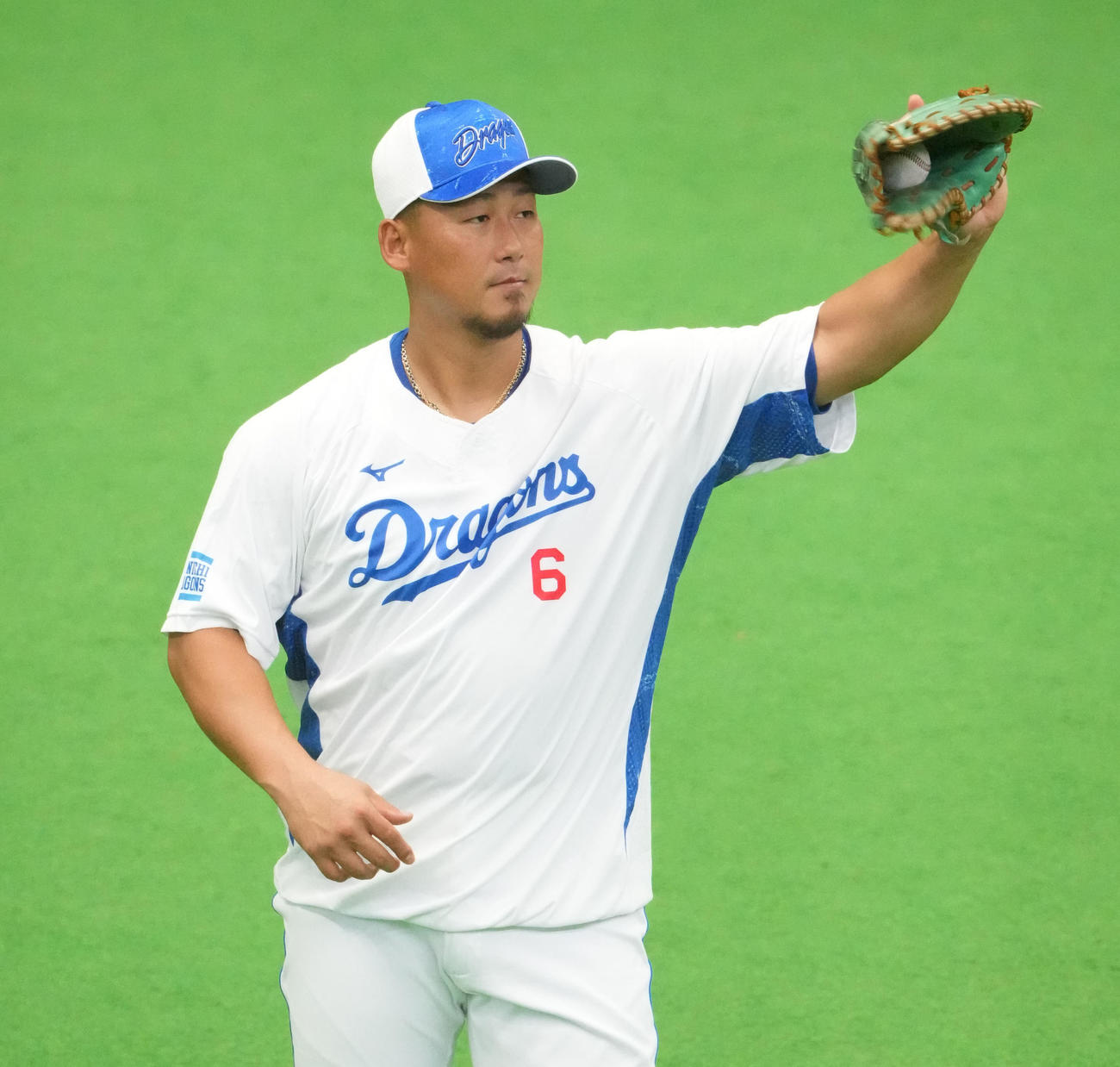 キャッチボールをする中田（撮影・森本幸一）