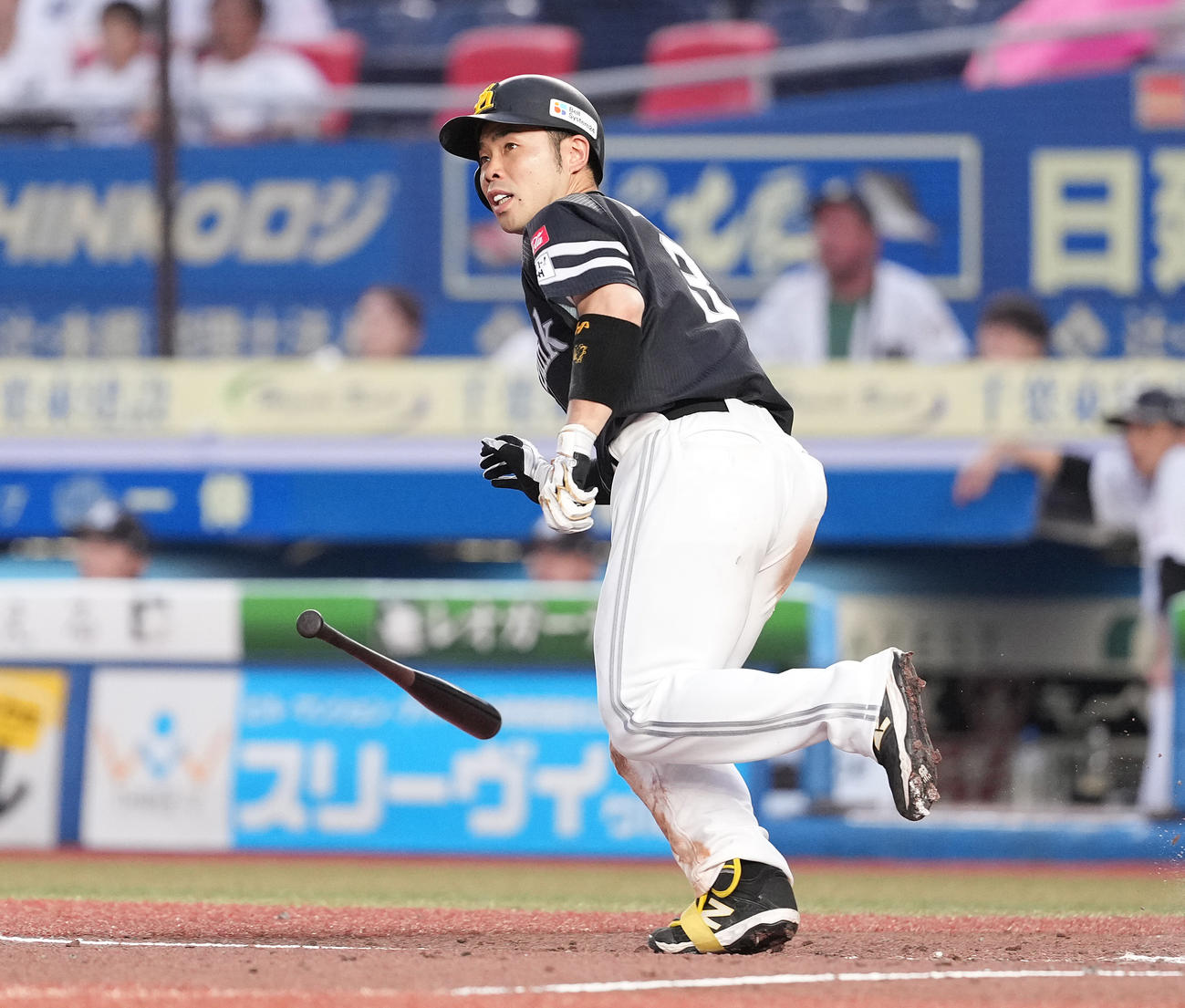 ロッテ対ソフトバンク　5回表ソフトバンク1死、左越えソロ本塁打を放つ近藤（撮影・鈴木みどり）