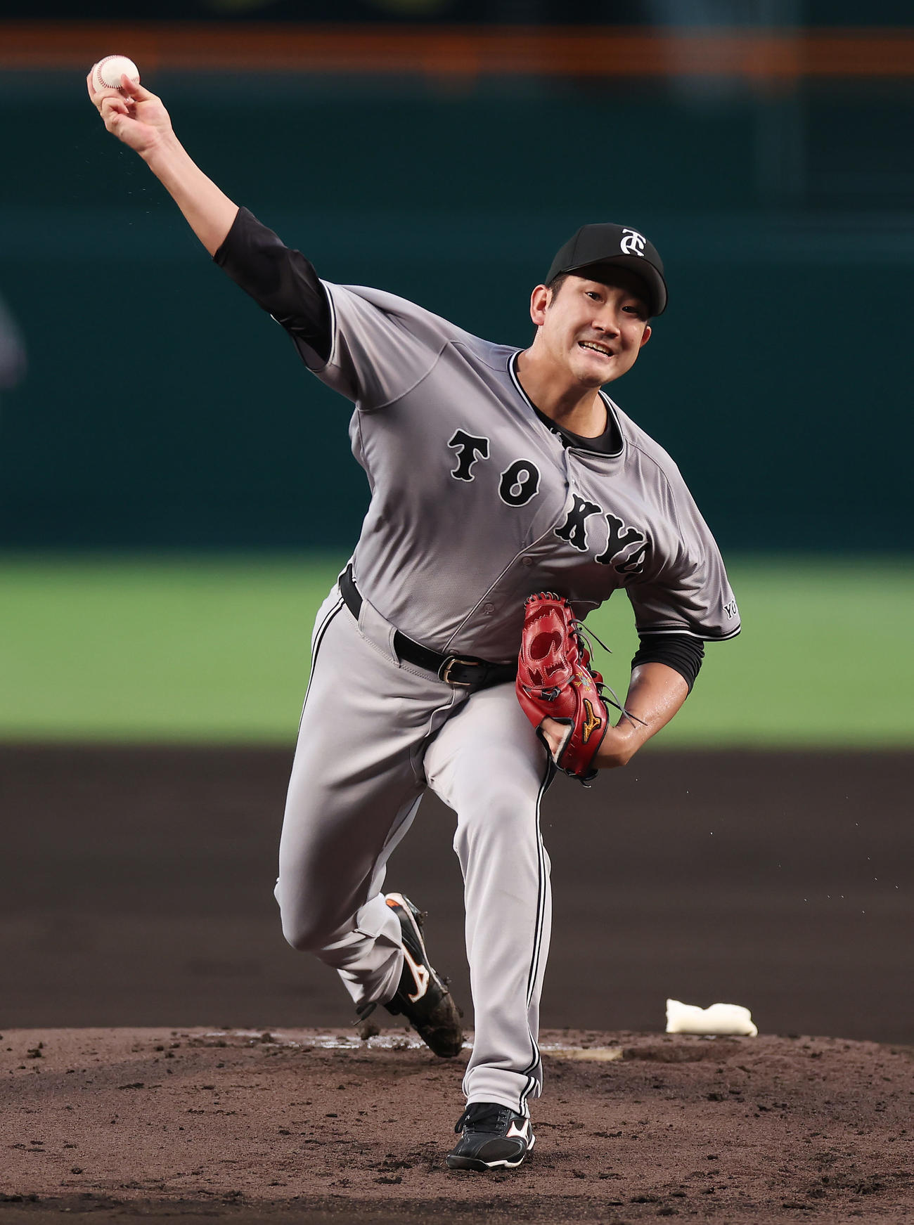 阪神対巨人　力投する巨人先発の菅野（撮影・前田充）