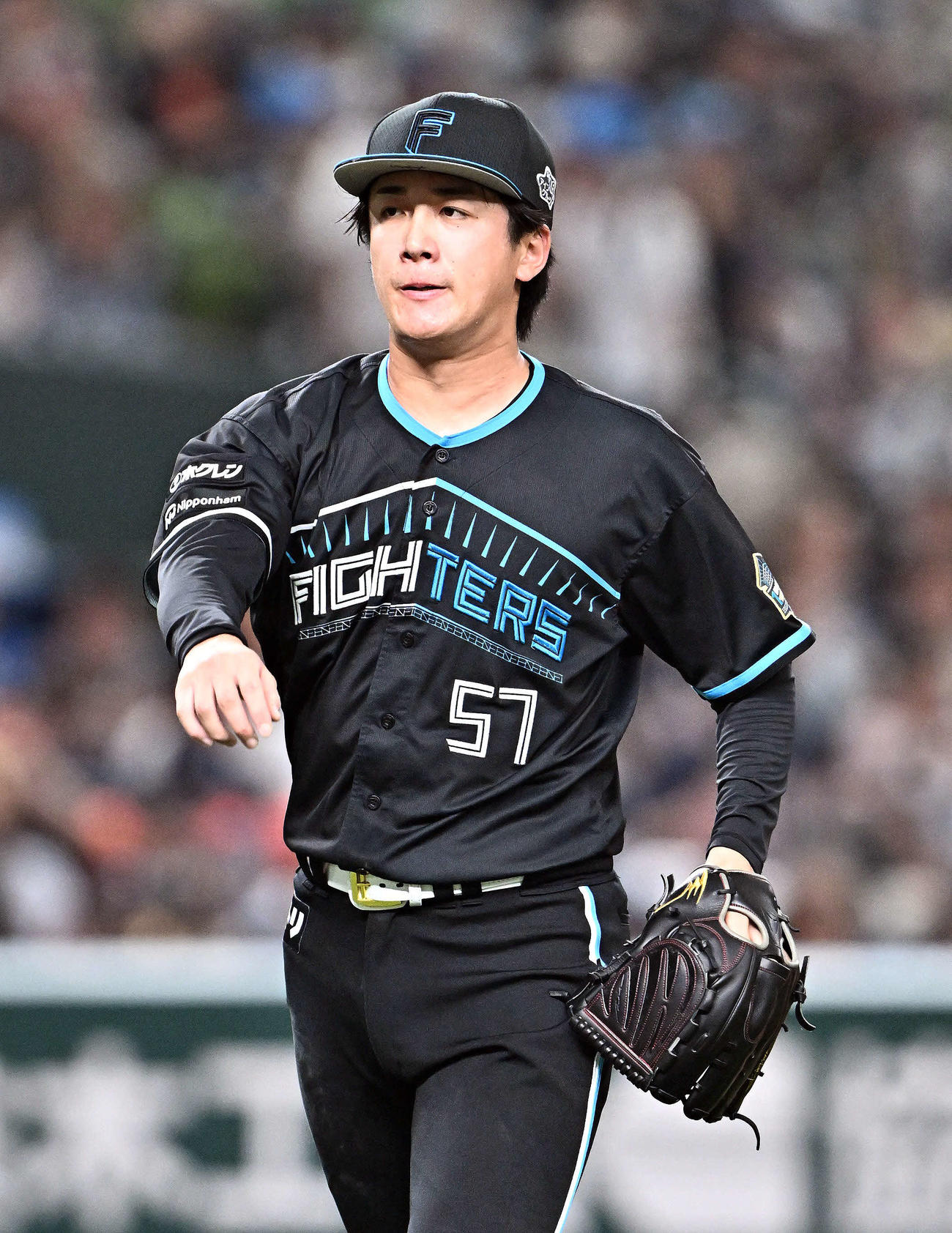 西武対日本ハム　1回裏を投げ終え引き締まった表情で引き揚げる日本ハム先発の北山（撮影・滝沢徹郎）