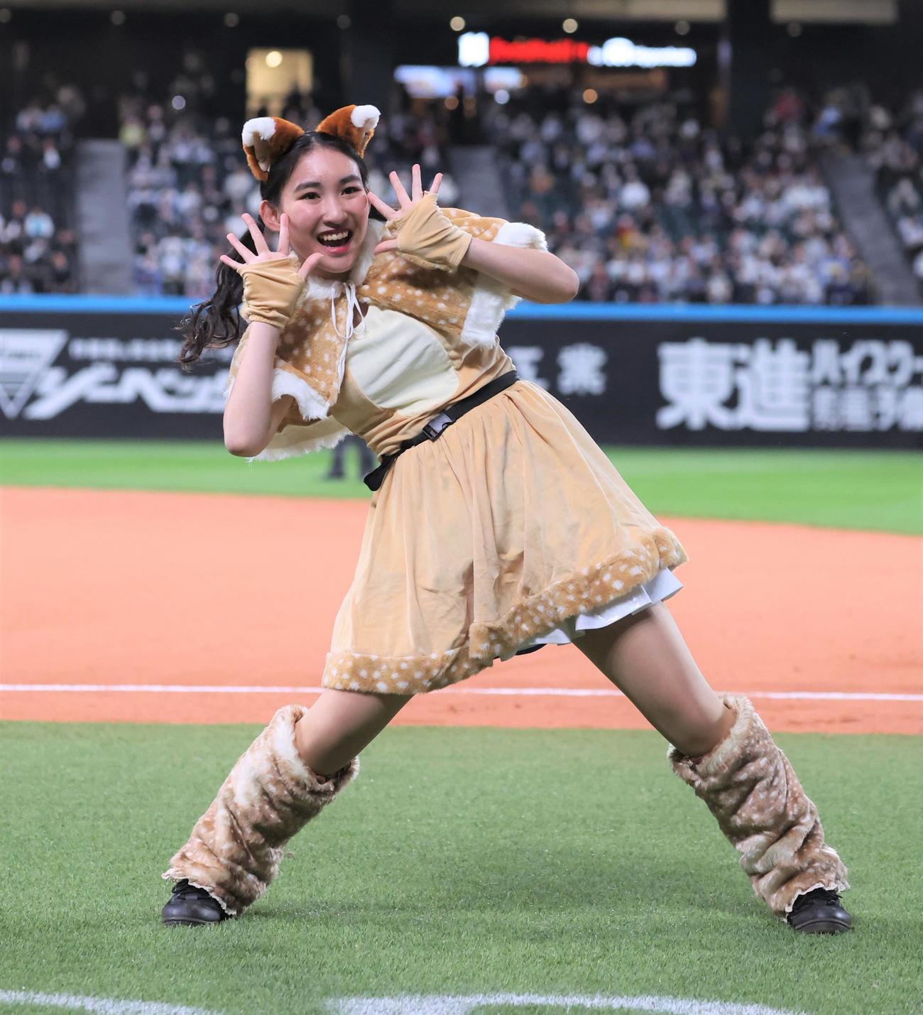 きつねダンスを踊る志堅原花音