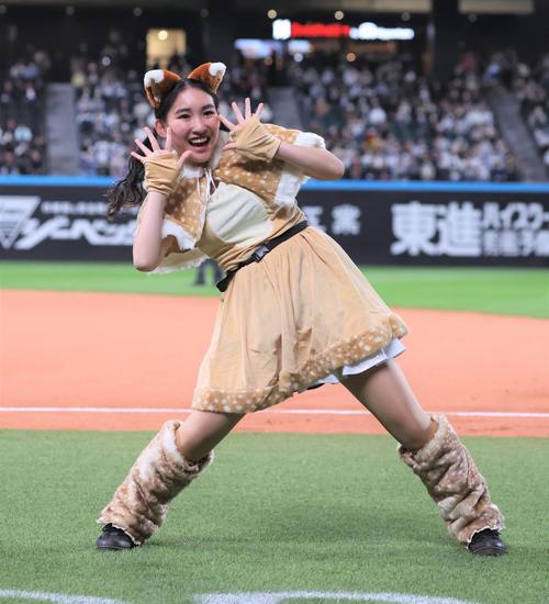 きつねダンスを踊る志堅原花音