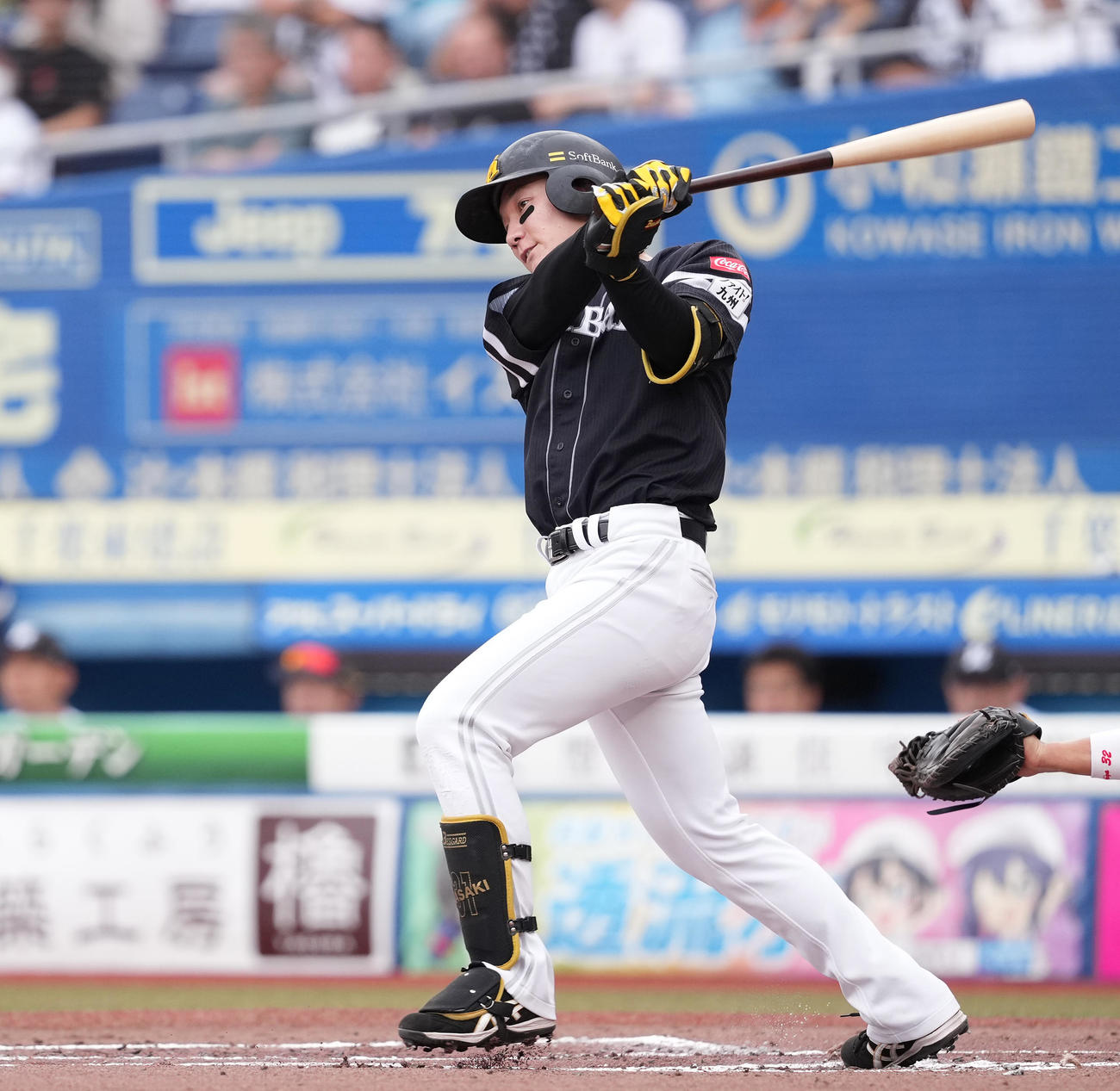 ロッテ対ソフトバンク　2回表ソフトバンク1死一塁、左前打を放つ正木（撮影・鈴木みどり）