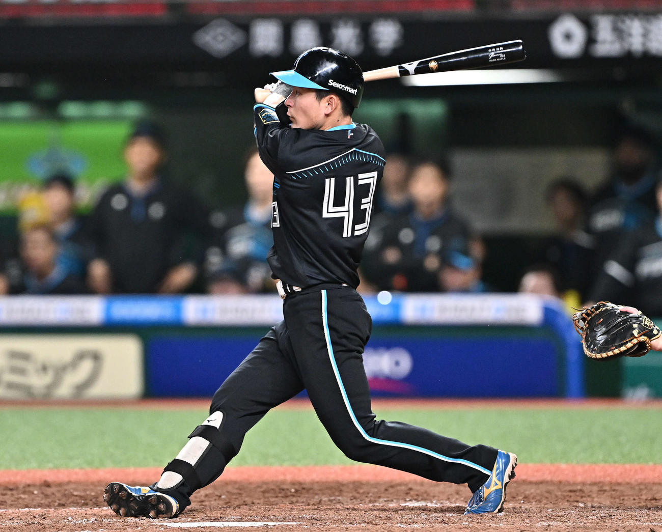 西武対日本ハム　9回表日本ハム2死二塁、水野は右翼に適時三塁打を放つ（撮影・滝沢徹郎）