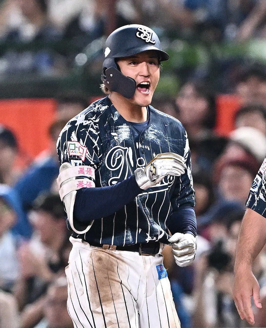 西武対日本ハム　6回裏西武2死一、三塁、適時打を放ちさけぶ元山（撮影・滝沢徹郎）