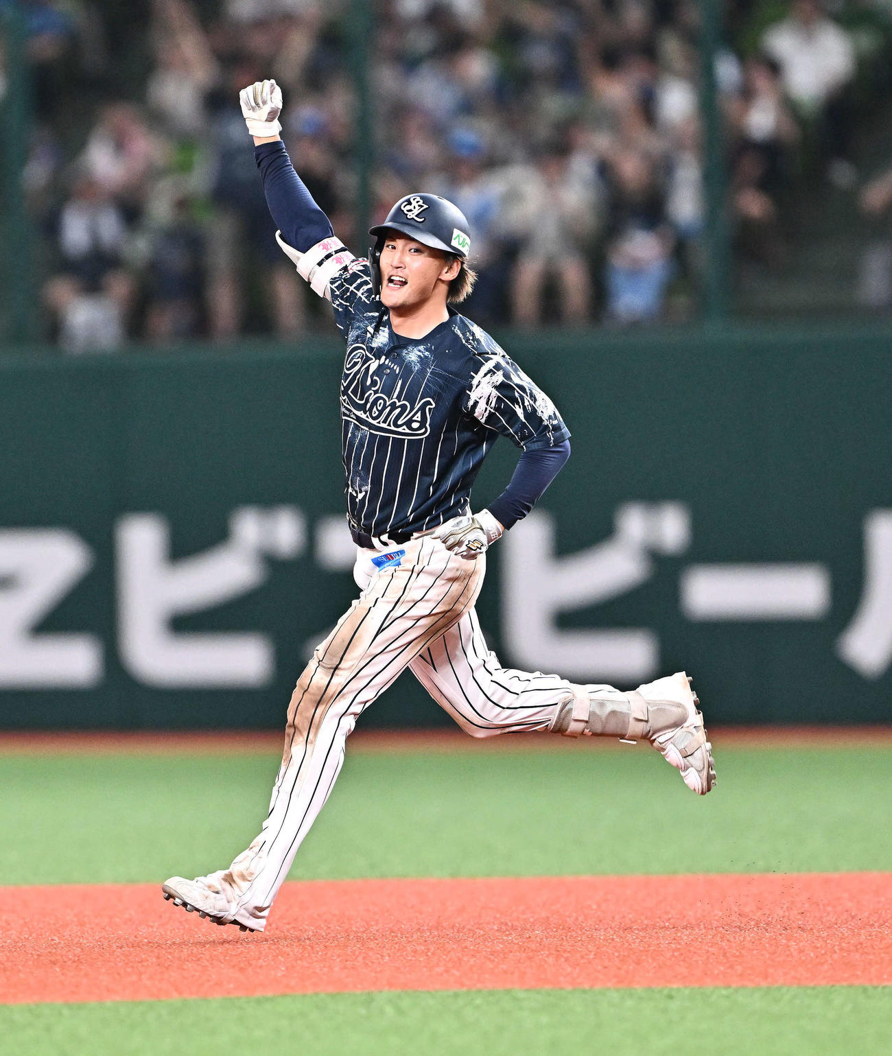 西武対日本ハム　9回裏西武2死満塁、元山飛優はサヨナラ打を放ちガッツポーズする（撮影・滝沢徹郎）