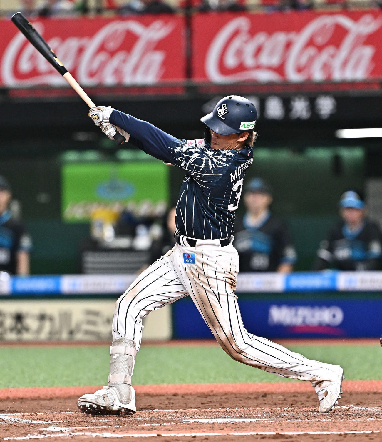 西武対日本ハム　6回裏西武2死一、三塁、元山は右翼に適時打を放つ（撮影・滝沢徹郎）