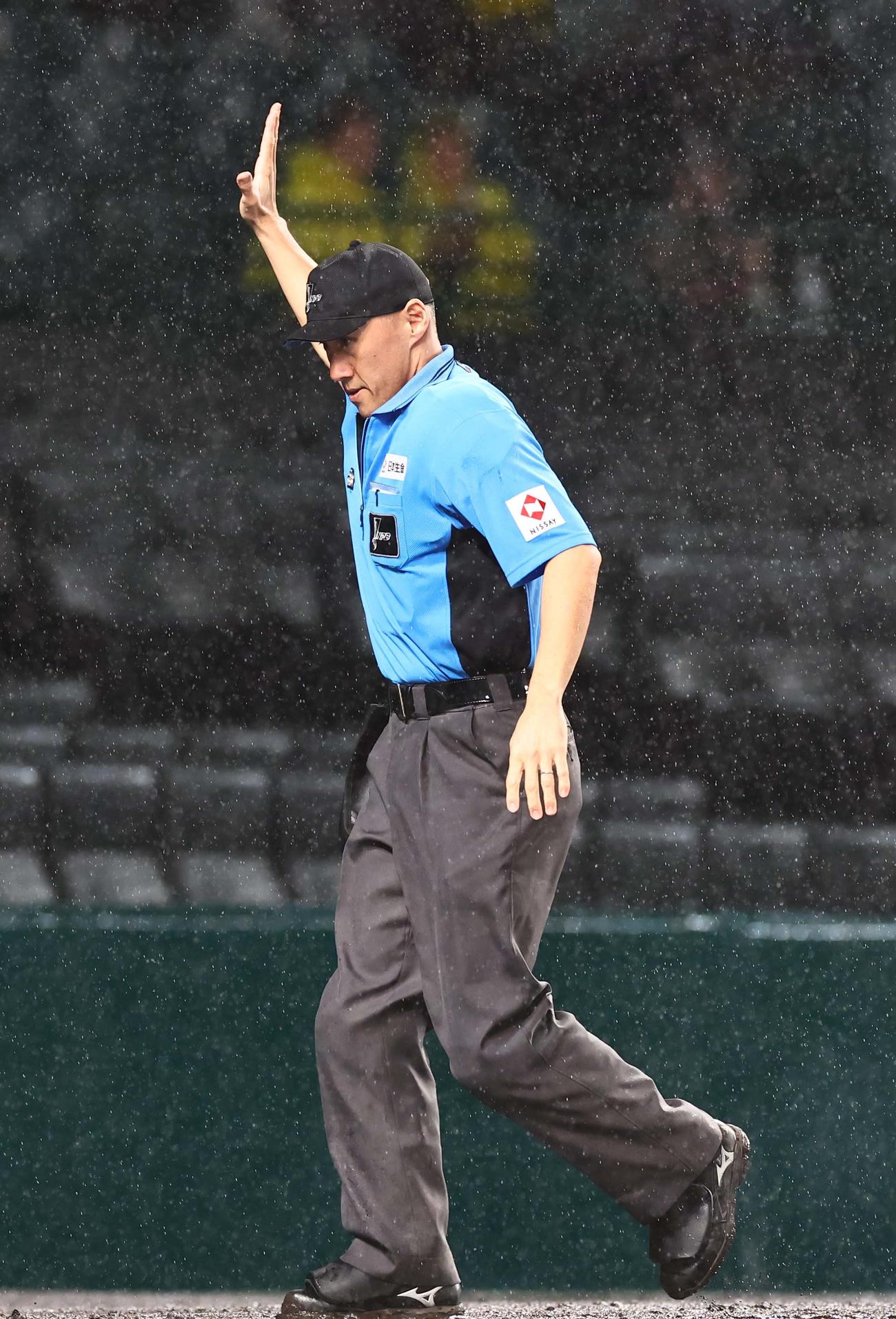 阪神対巨人　雨天コールドが宣告される（撮影・上田博志）