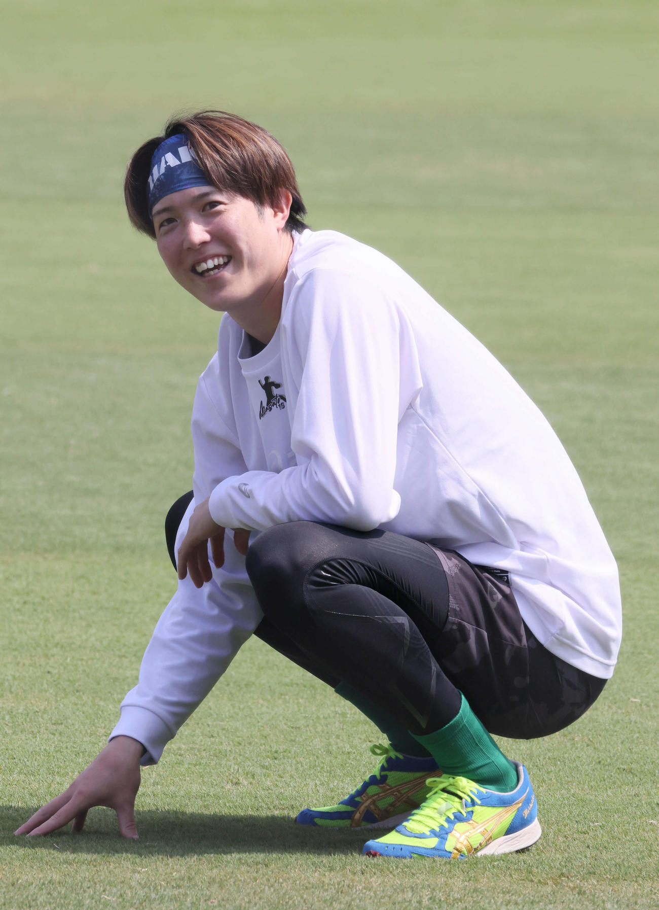 投手指名練習中、笑顔をみせる広島森下（撮影・加藤孝規）
