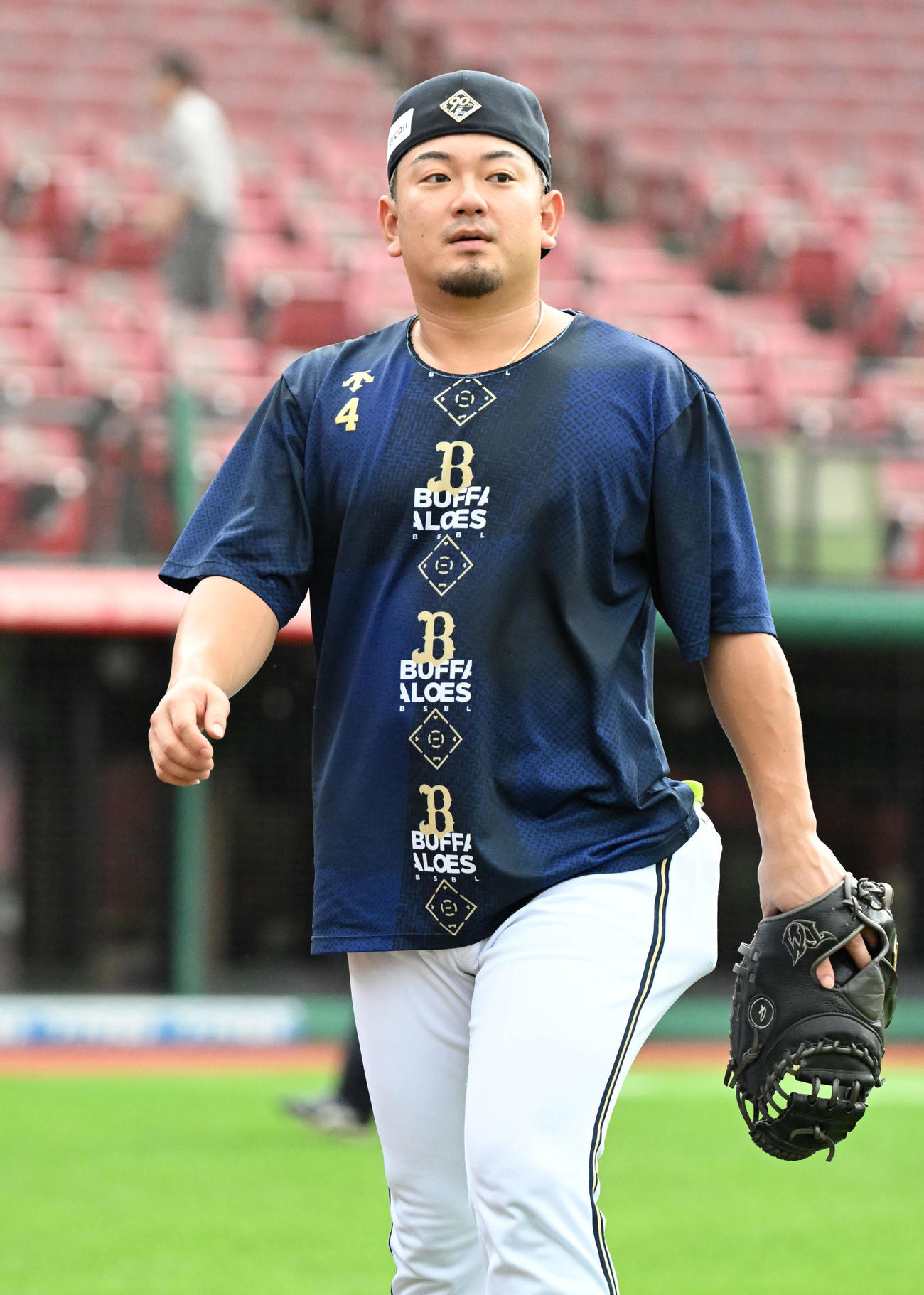 楽天対オリックス　ゲーム前、キャッチボールで調整するオリックス森（撮影・千葉一成）