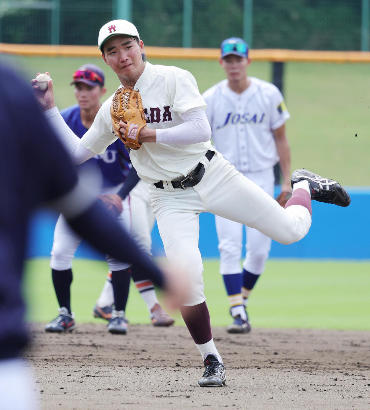 ノックを受ける早大・山県（6月24日撮影・野上伸悟）