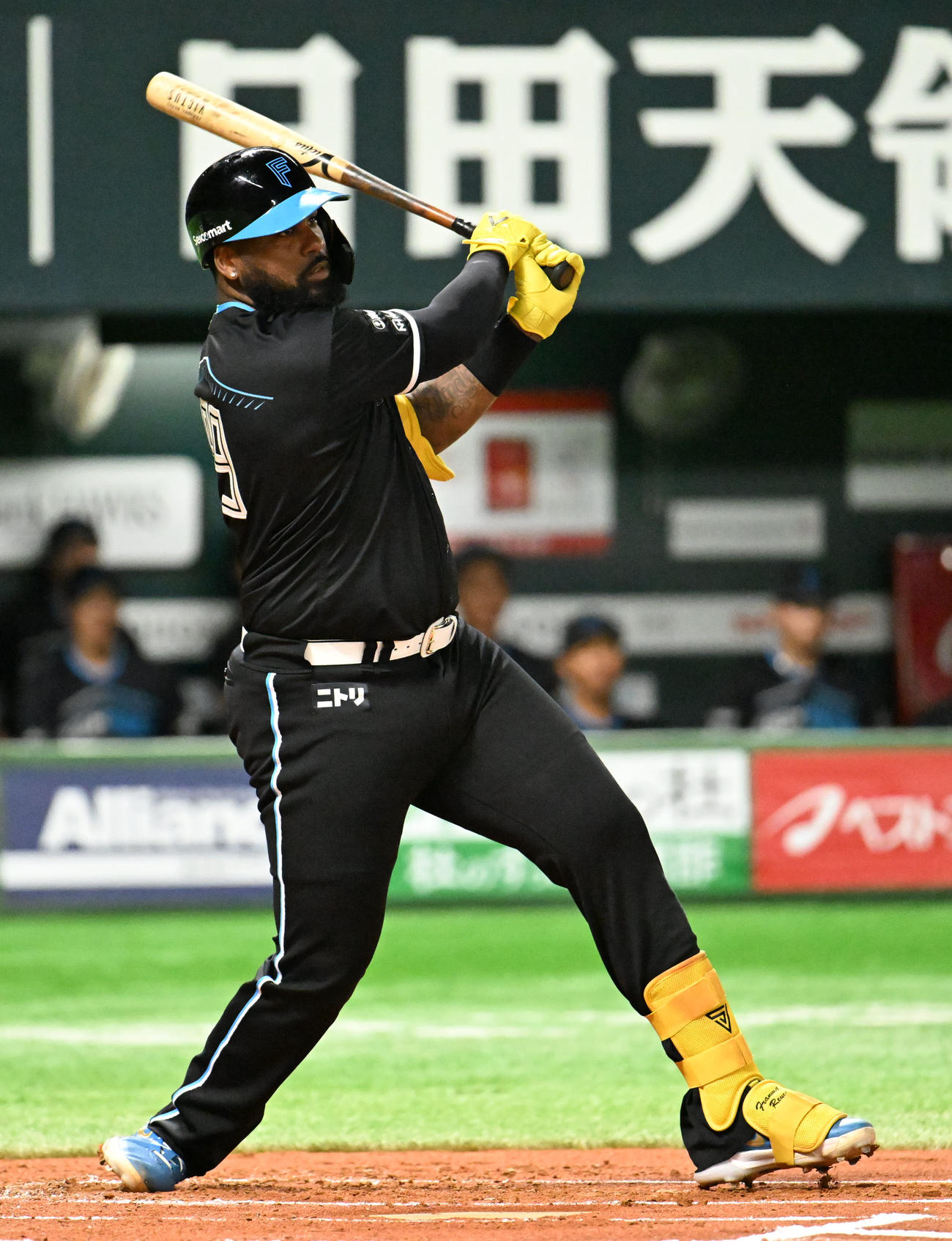 ソフトバンク対日本ハム　1回表日本ハム無死一、二塁、レイエスは適時打を放つ（撮影・林敢治）