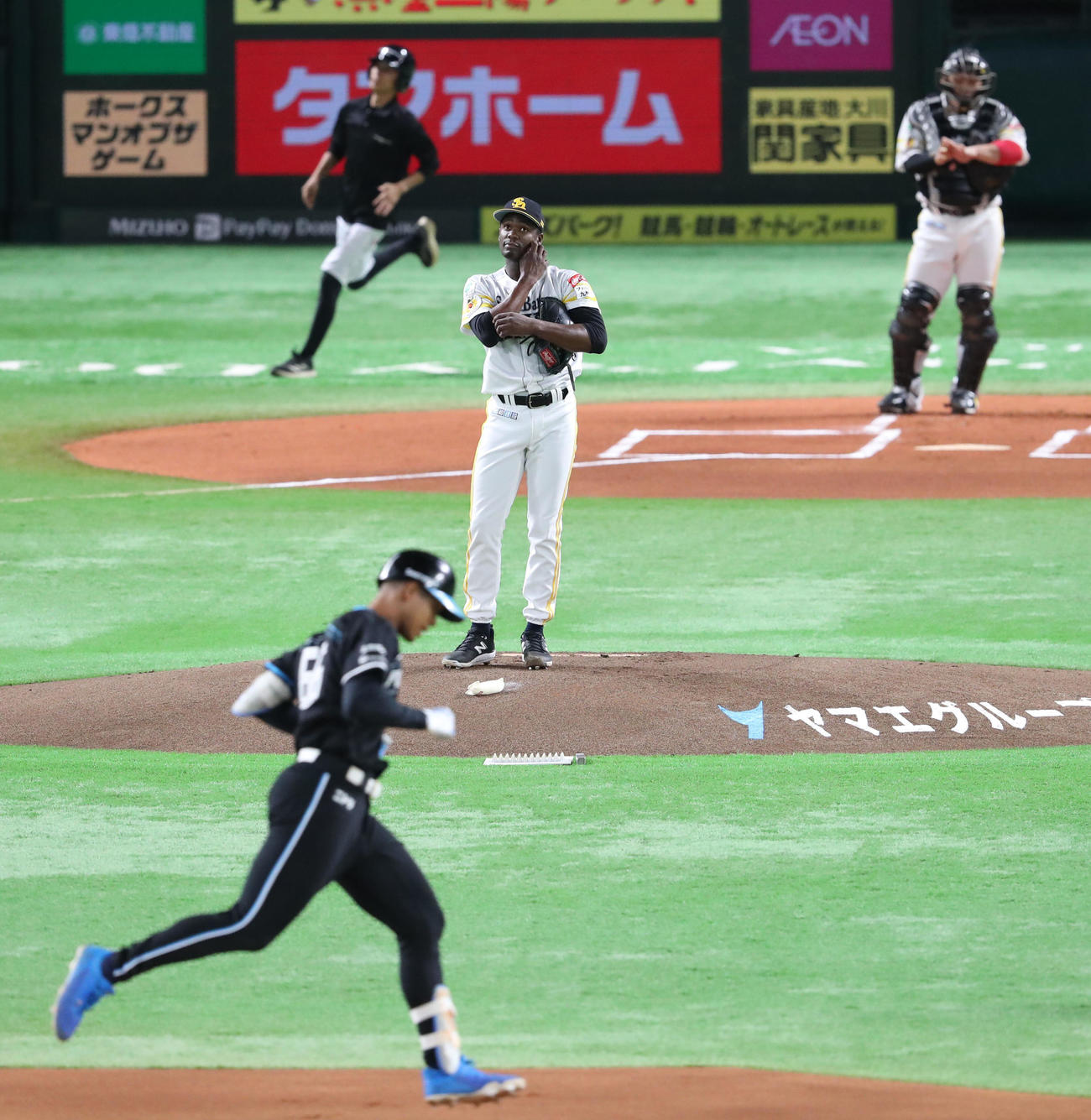 ソフトバンク対日本ハム　1回表日本ハム無死、万波は左越えに先制本塁打を放つ（撮影・梅根麻紀）