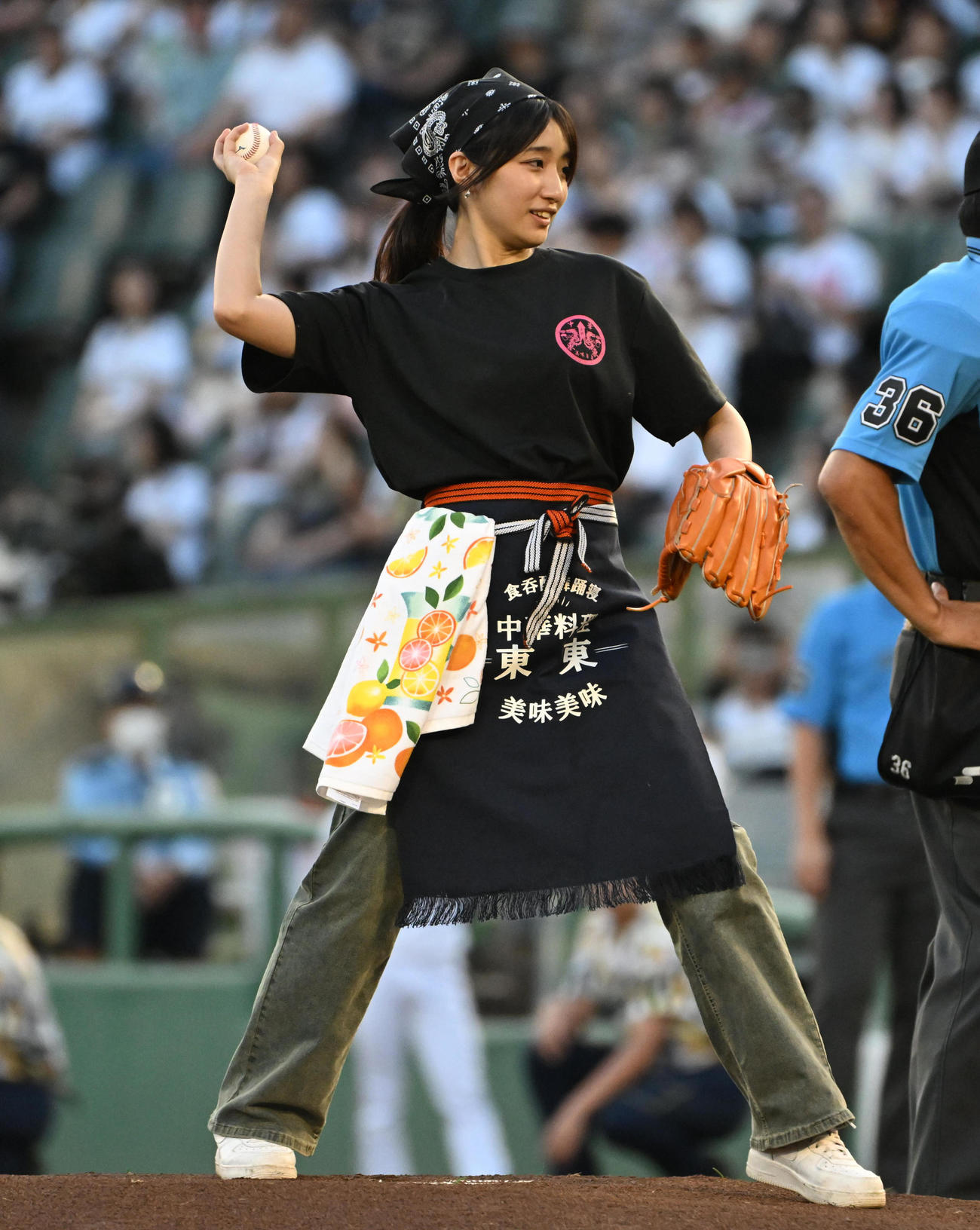 オリックス対西武　始球式を務める許維娟（撮影・石井愛子）