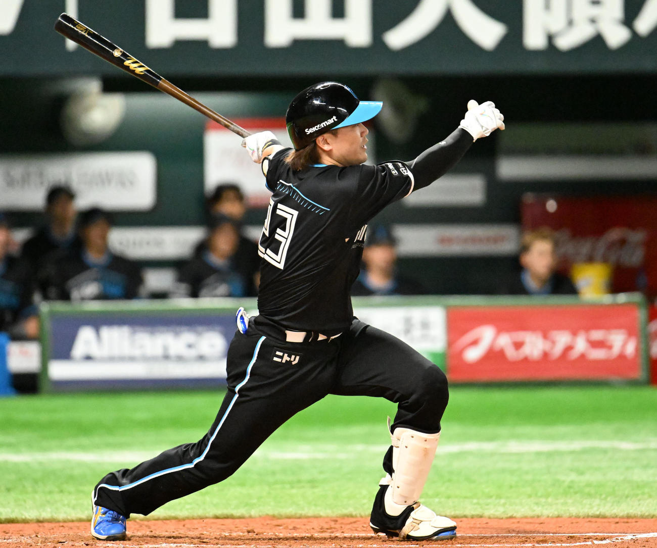 ソフトバンク対日本ハム　1回表日本ハム1死満塁、伏見は適時打を放つ（撮影・林敢治）