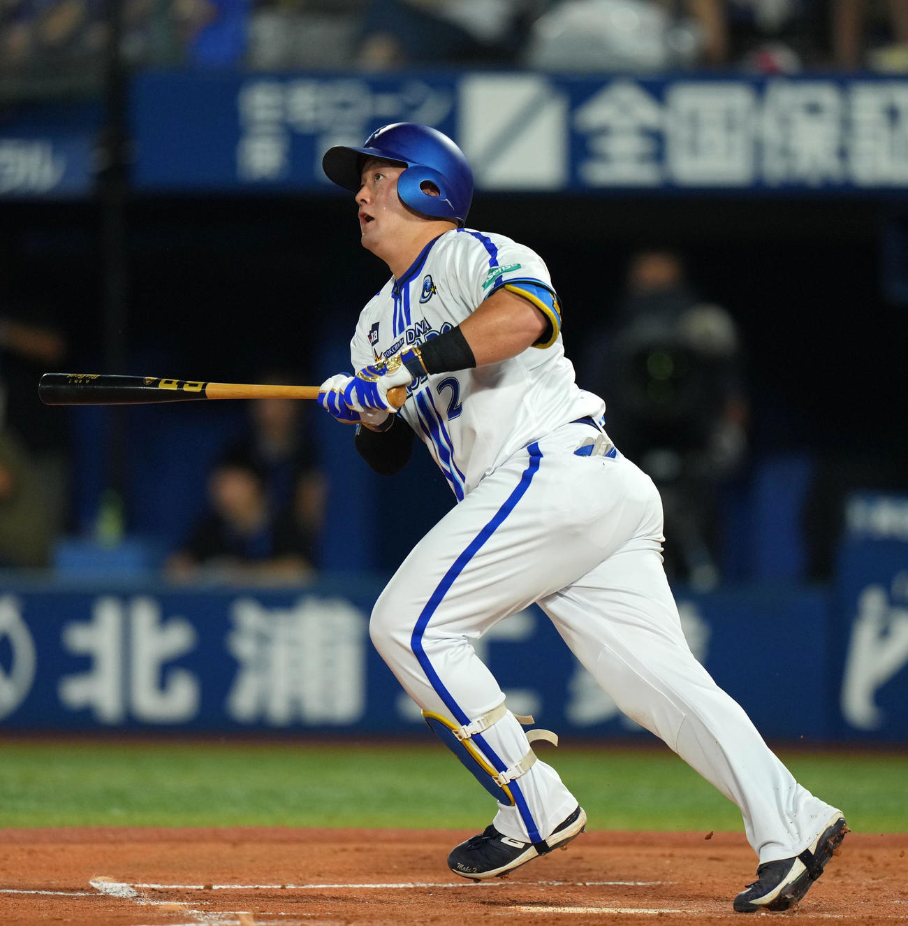 DeNA対広島　2回裏DeNA無死、左越え本塁打を放つ牧（撮影・横山健太）